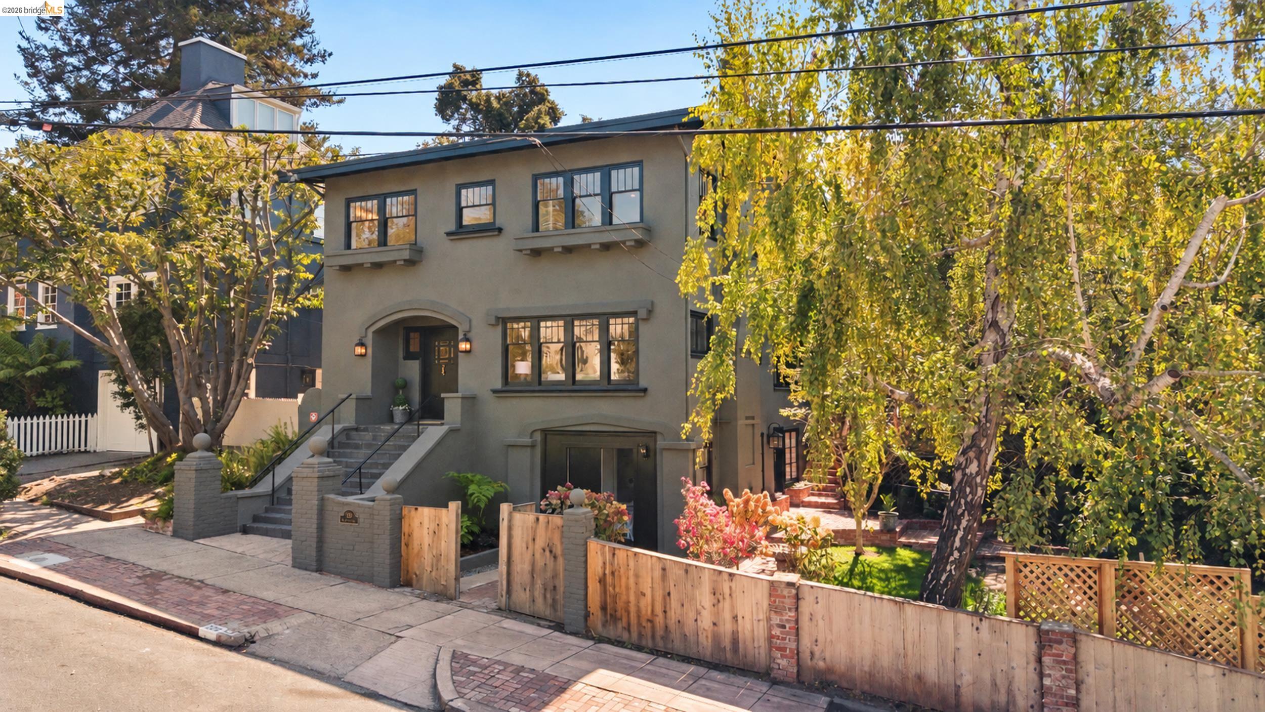 328 Ramona Ave