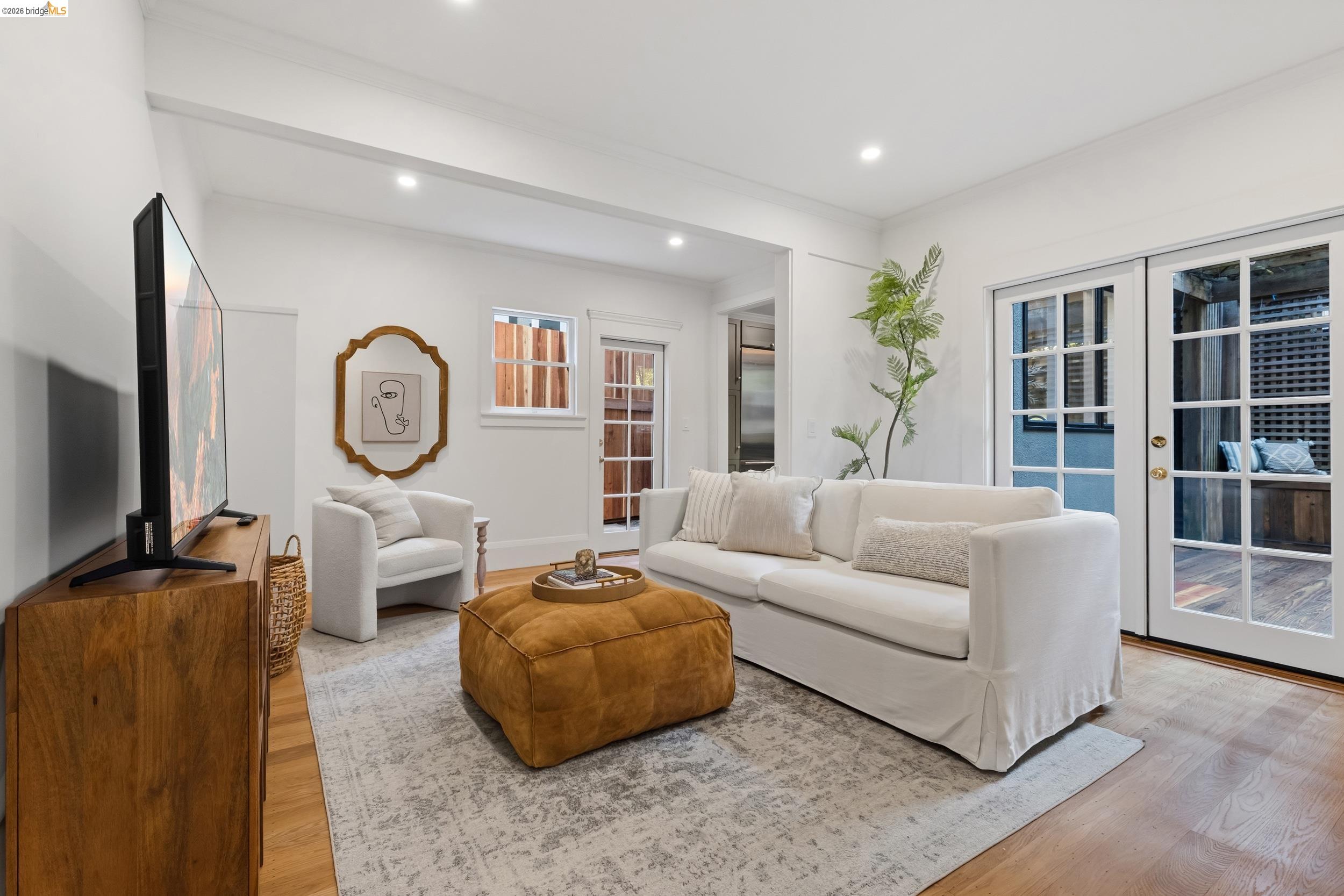 328 Ramona Ave