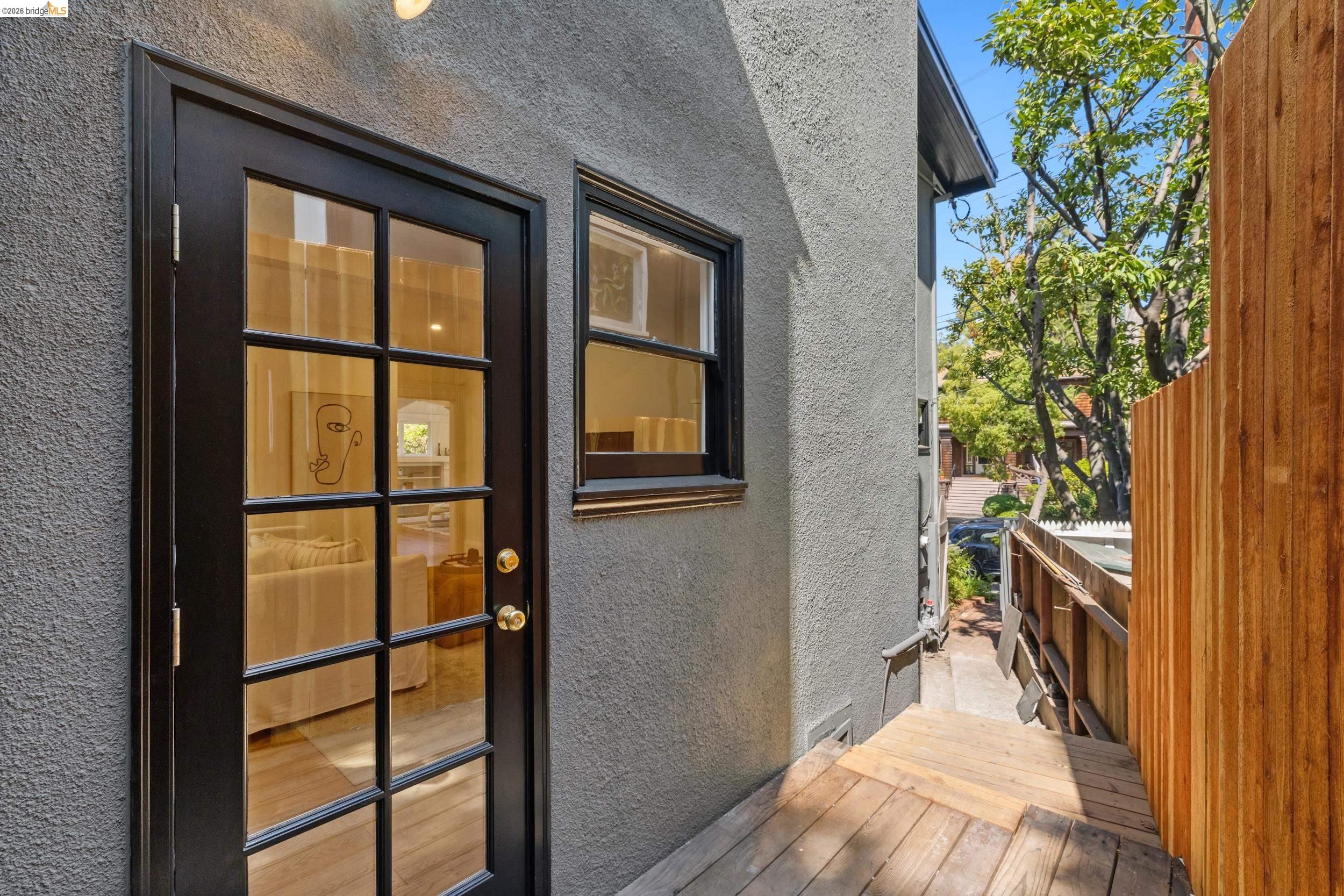 328 Ramona Ave