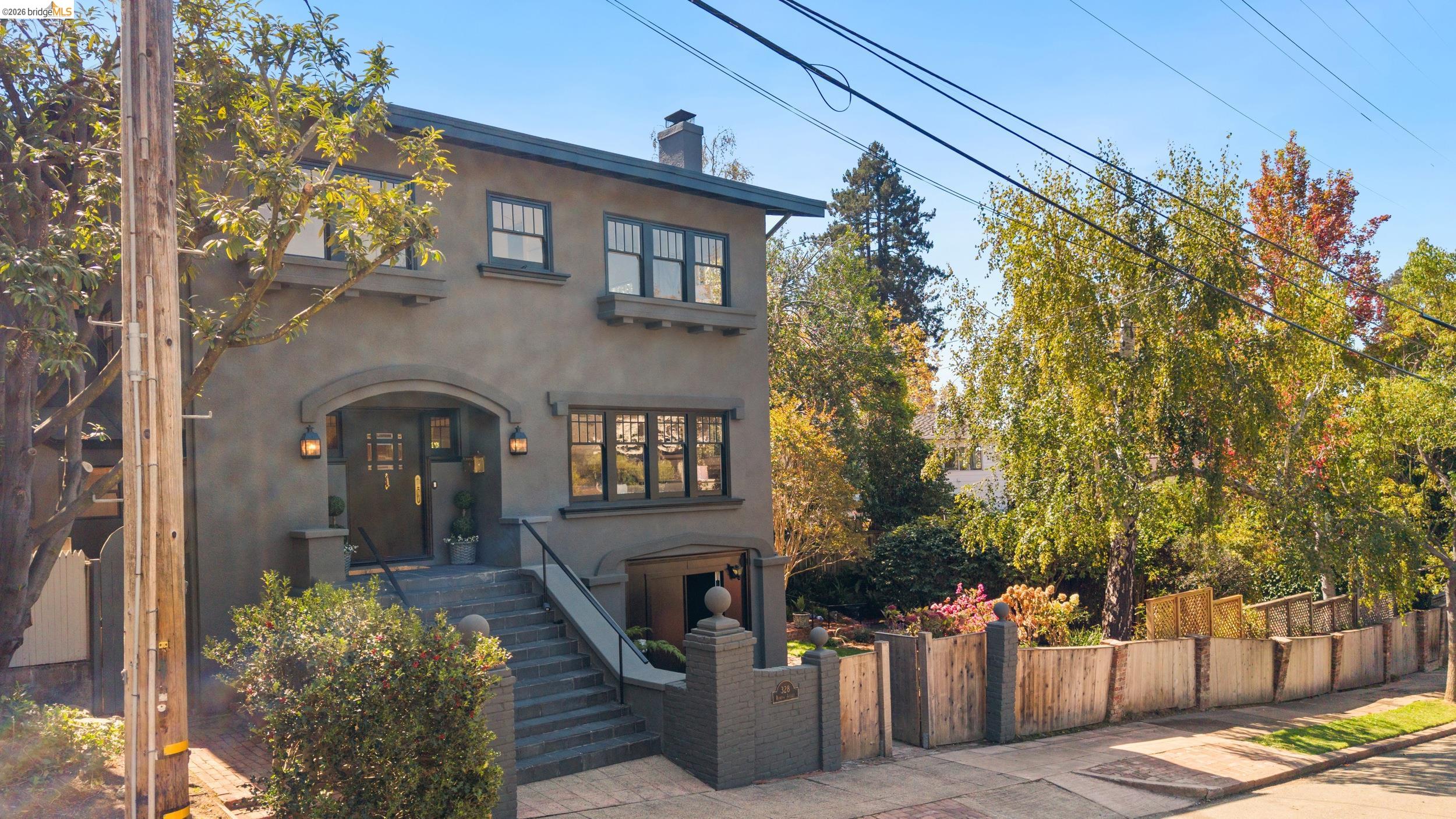 328 Ramona Ave