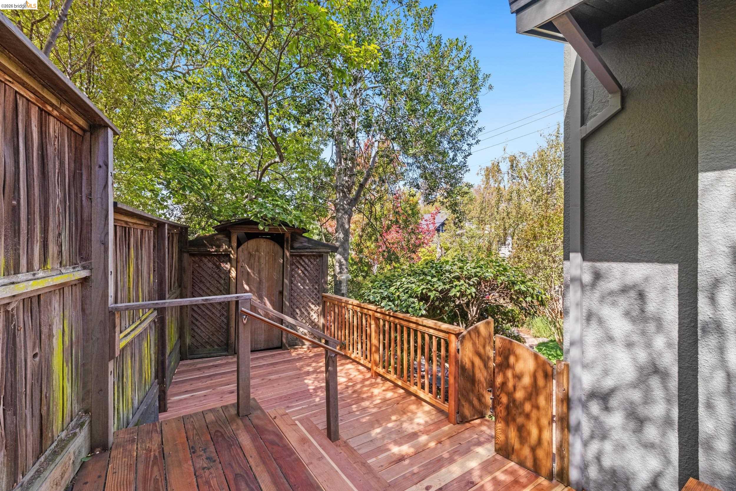 328 Ramona Ave