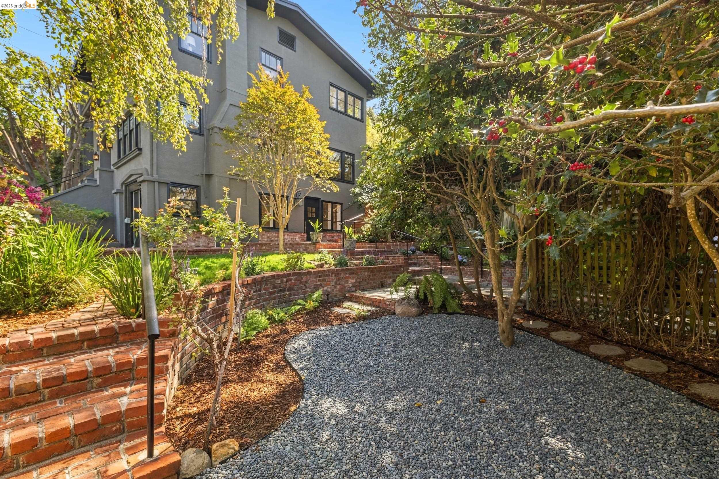 328 Ramona Ave
