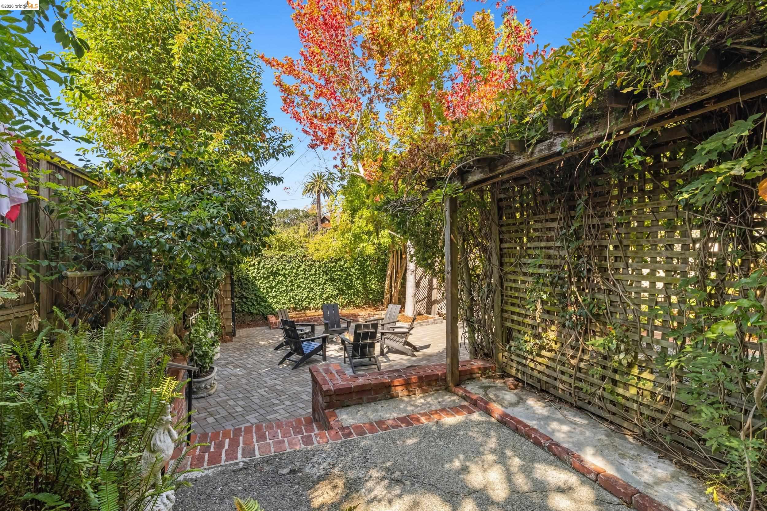 328 Ramona Ave