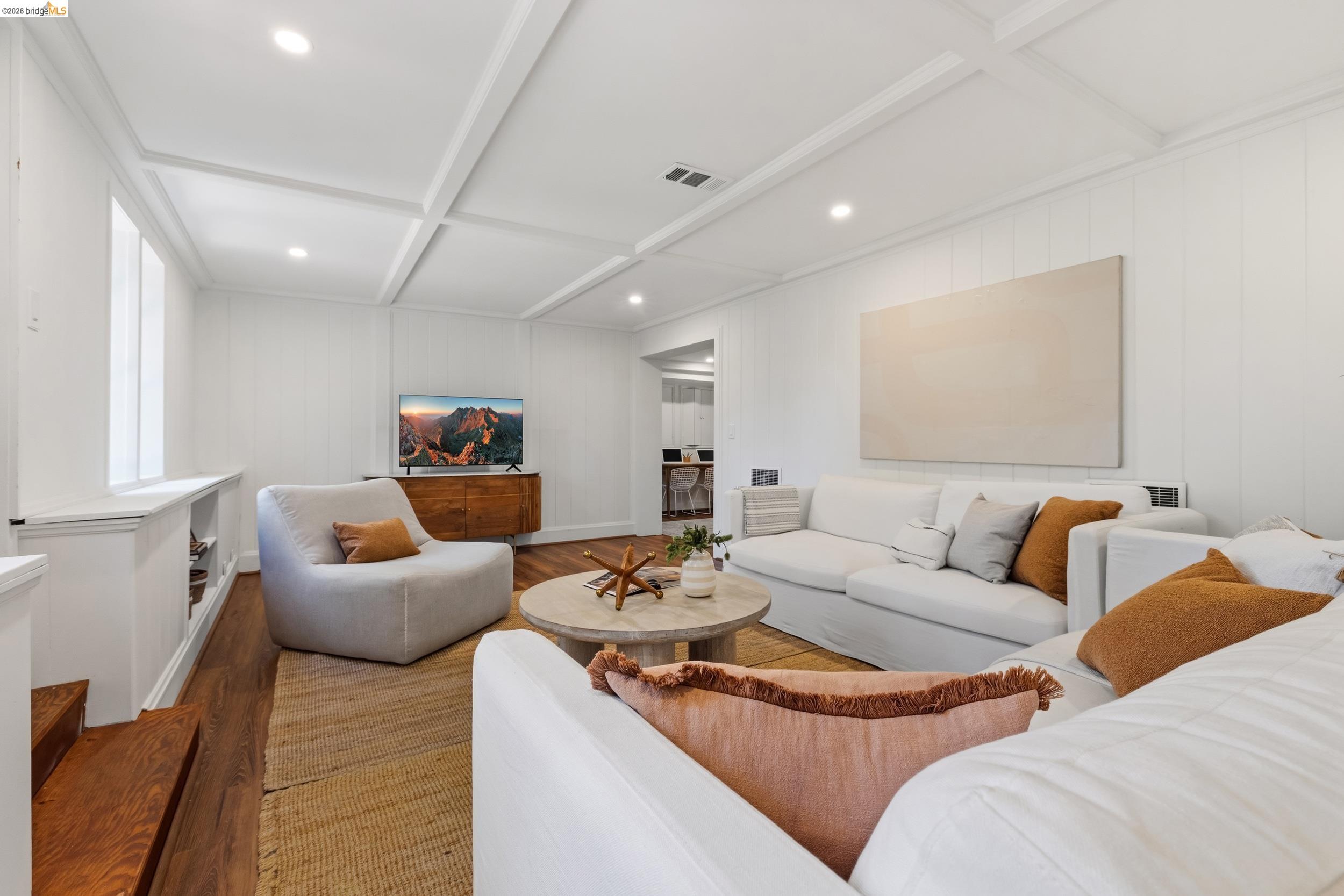 328 Ramona Ave