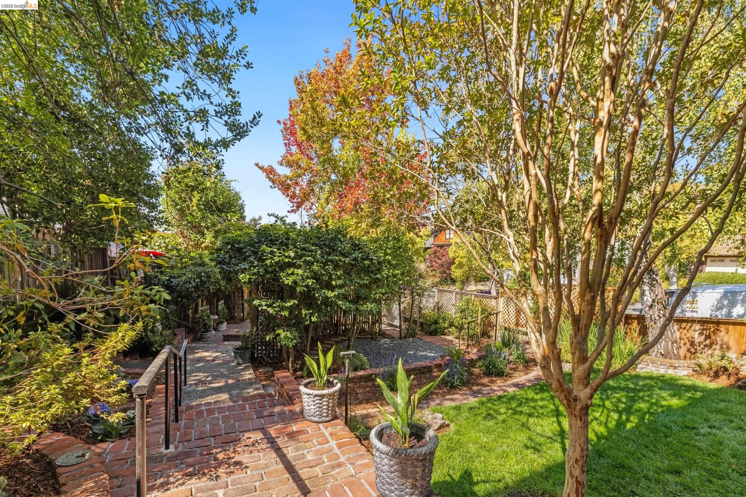 328 Ramona Ave