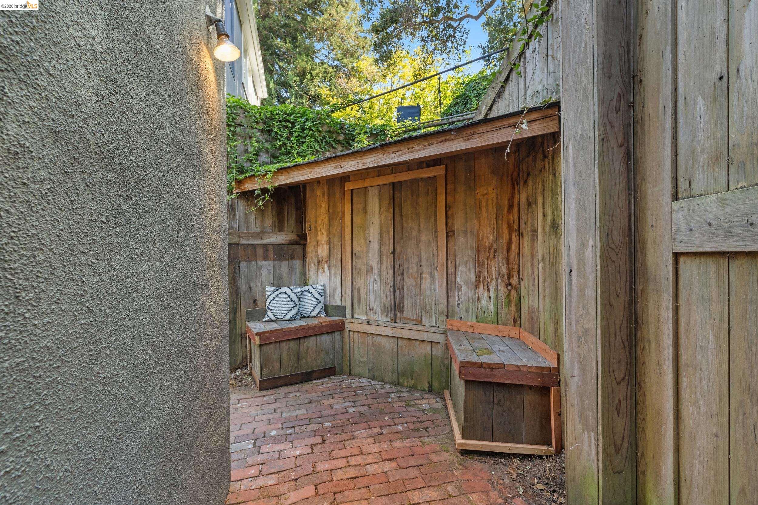 328 Ramona Ave