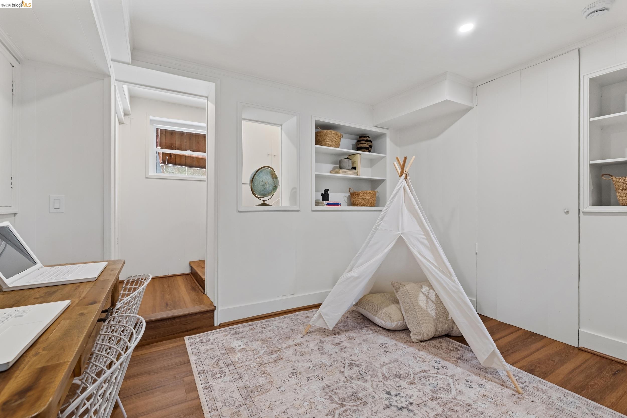 328 Ramona Ave