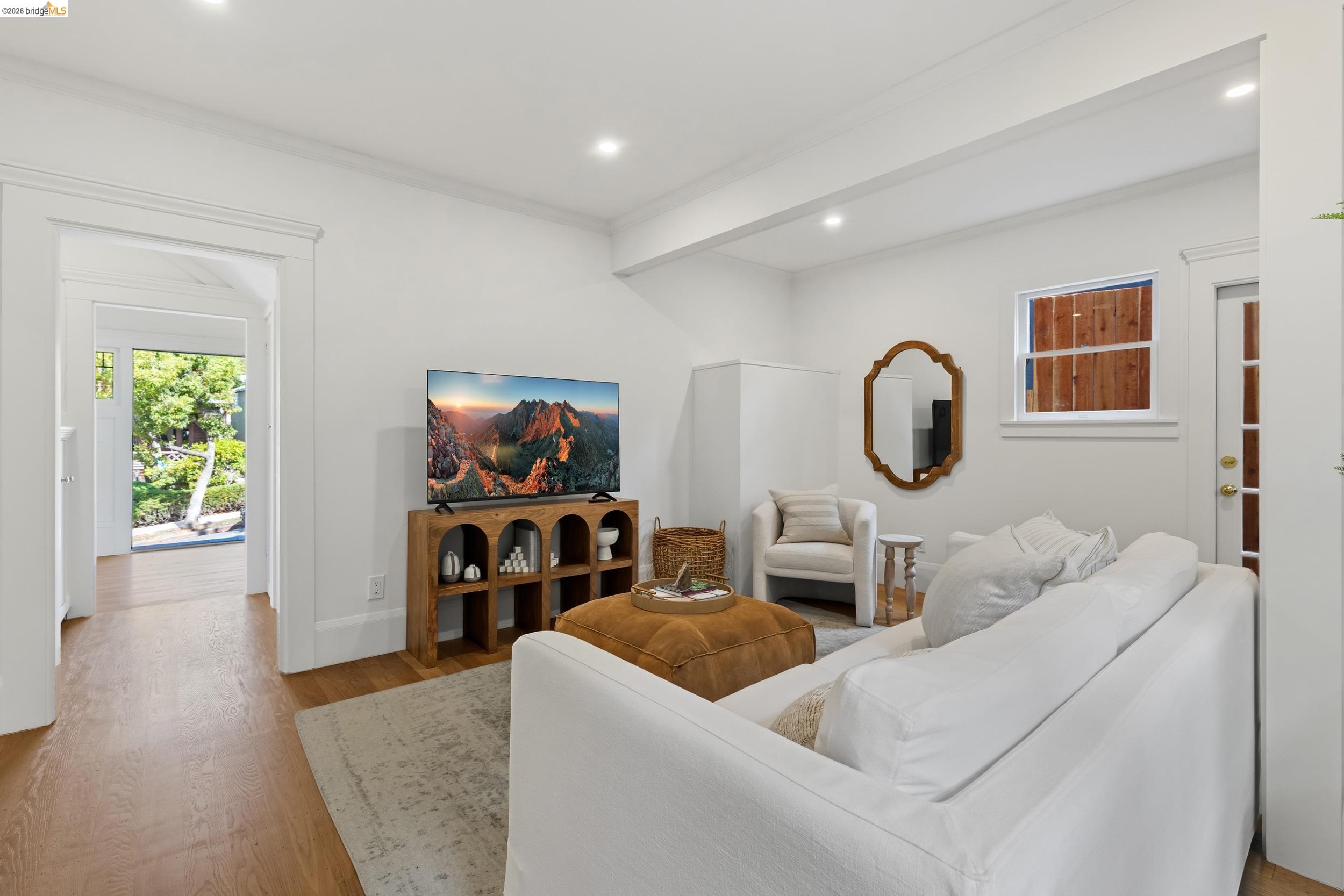 328 Ramona Ave