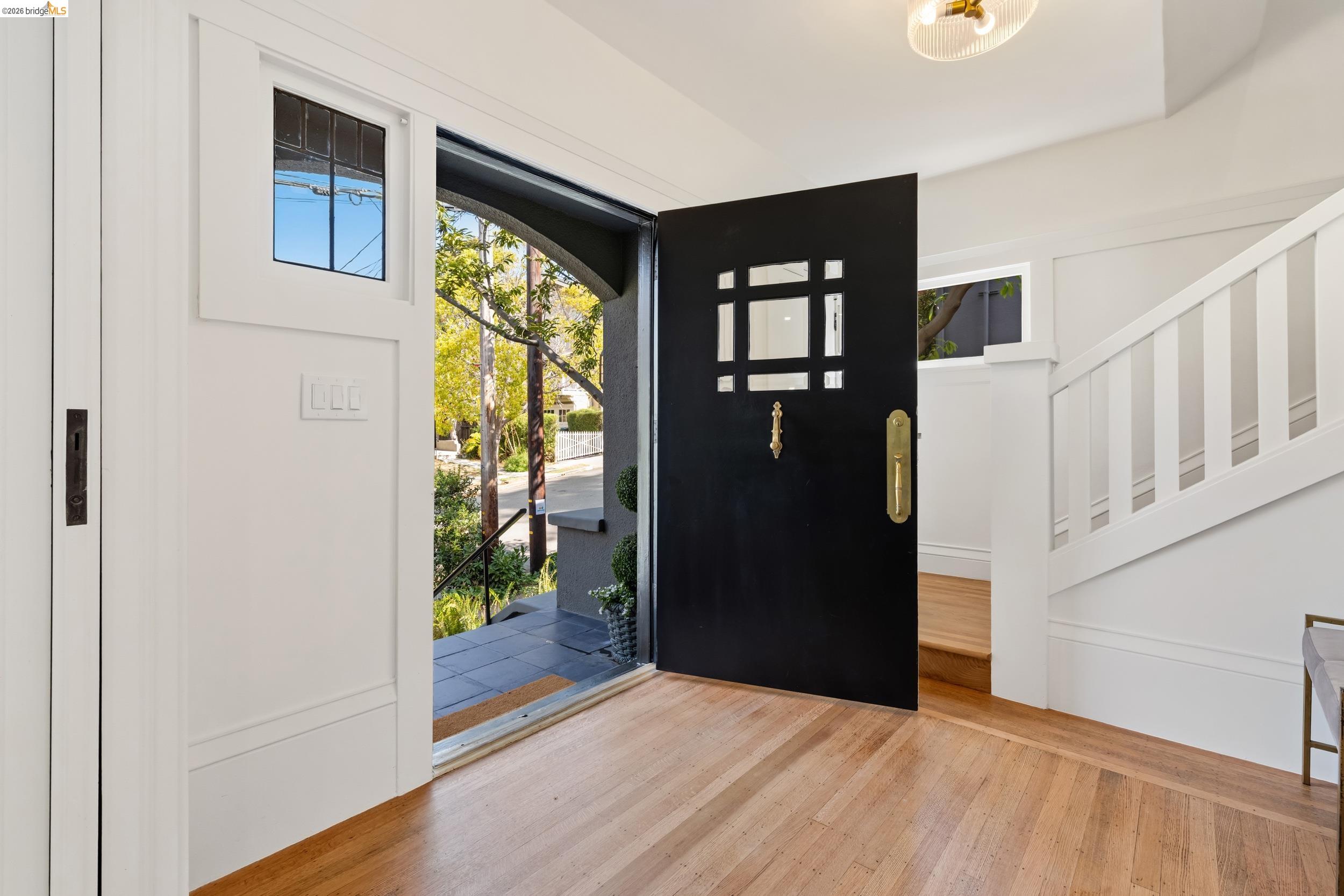 328 Ramona Ave