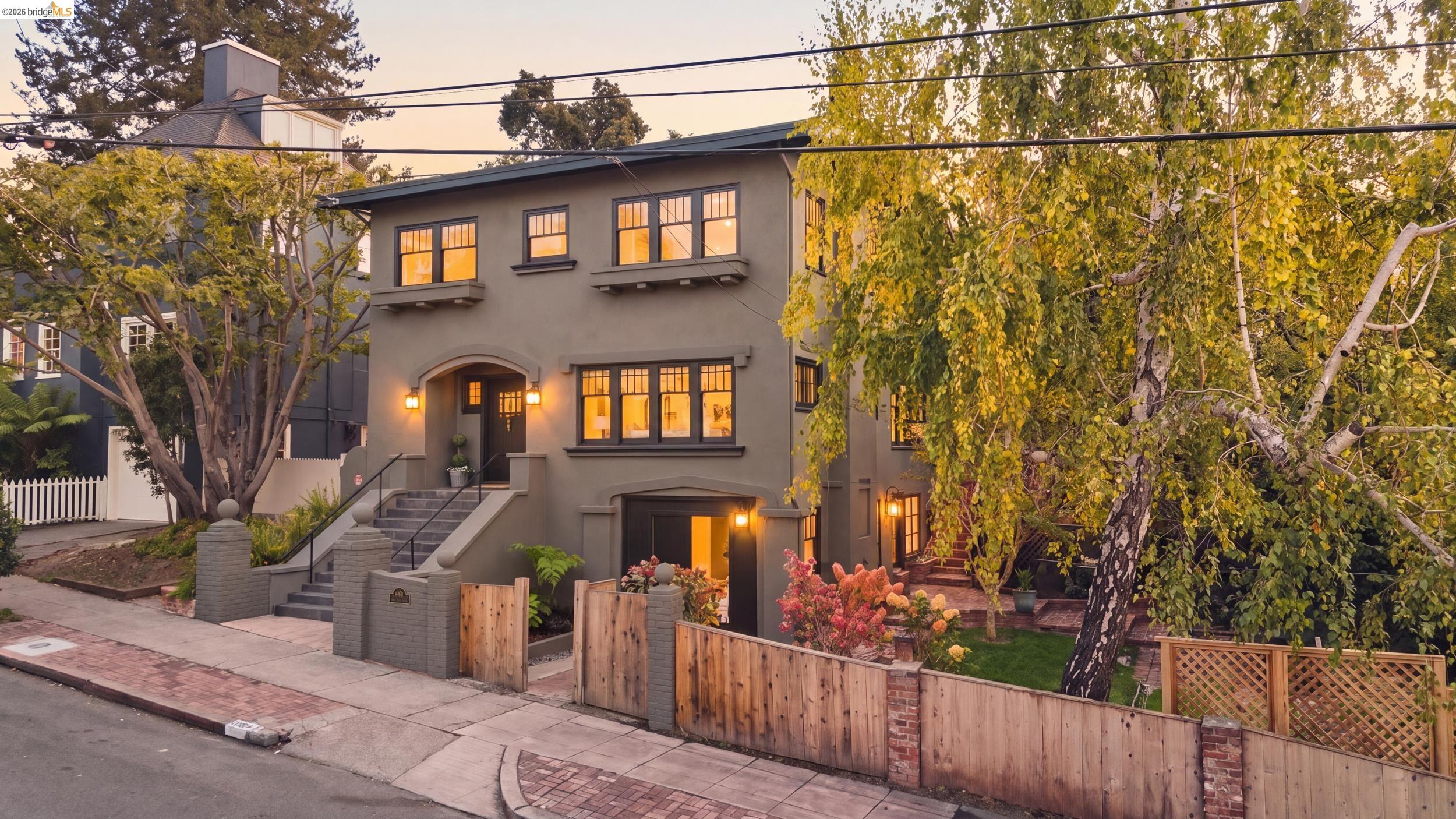 328 Ramona Ave