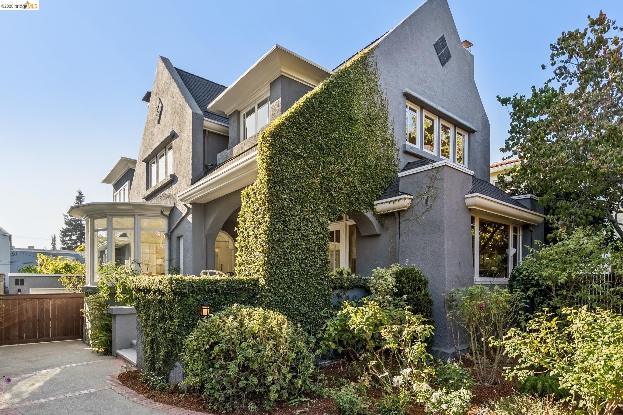 2710 Claremont Blvd.