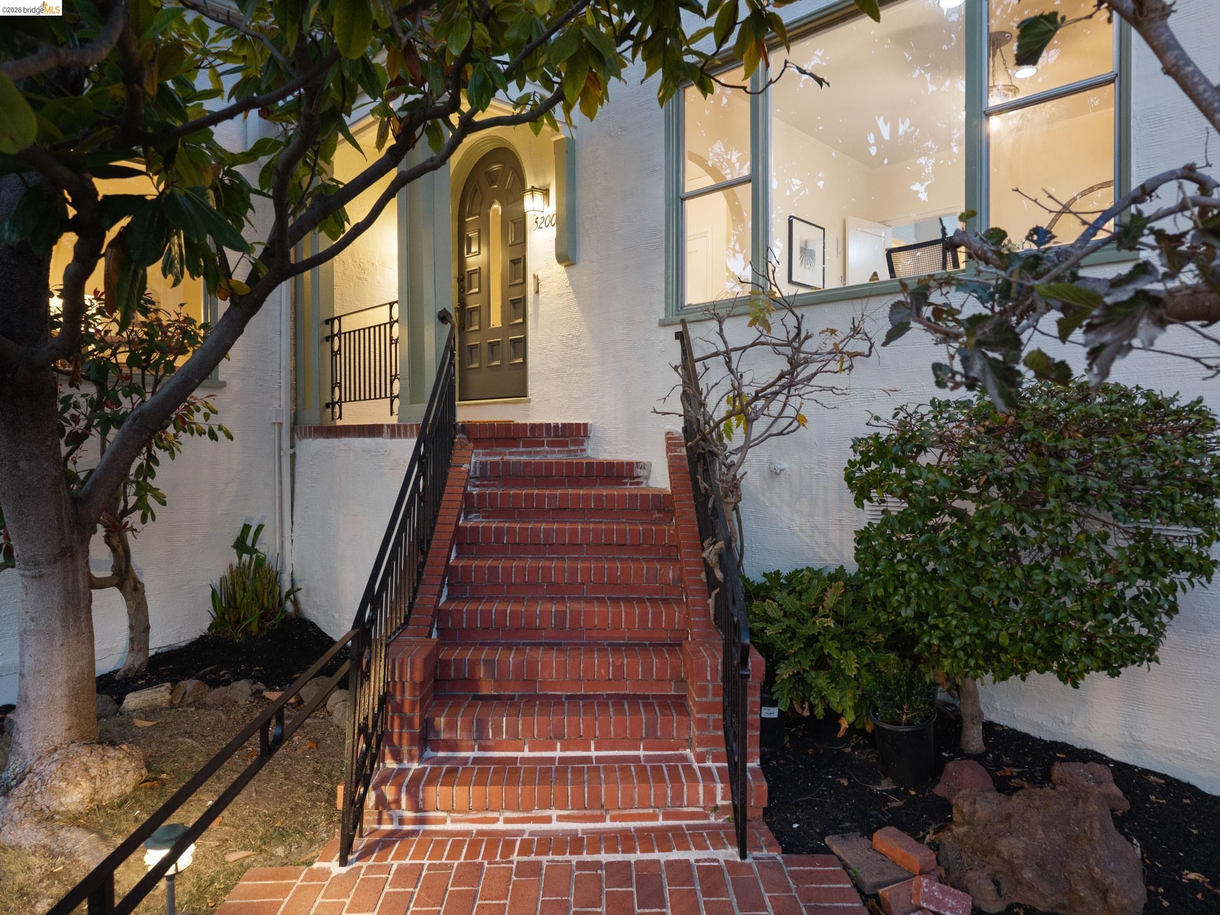 5200 Golden Gate Ave