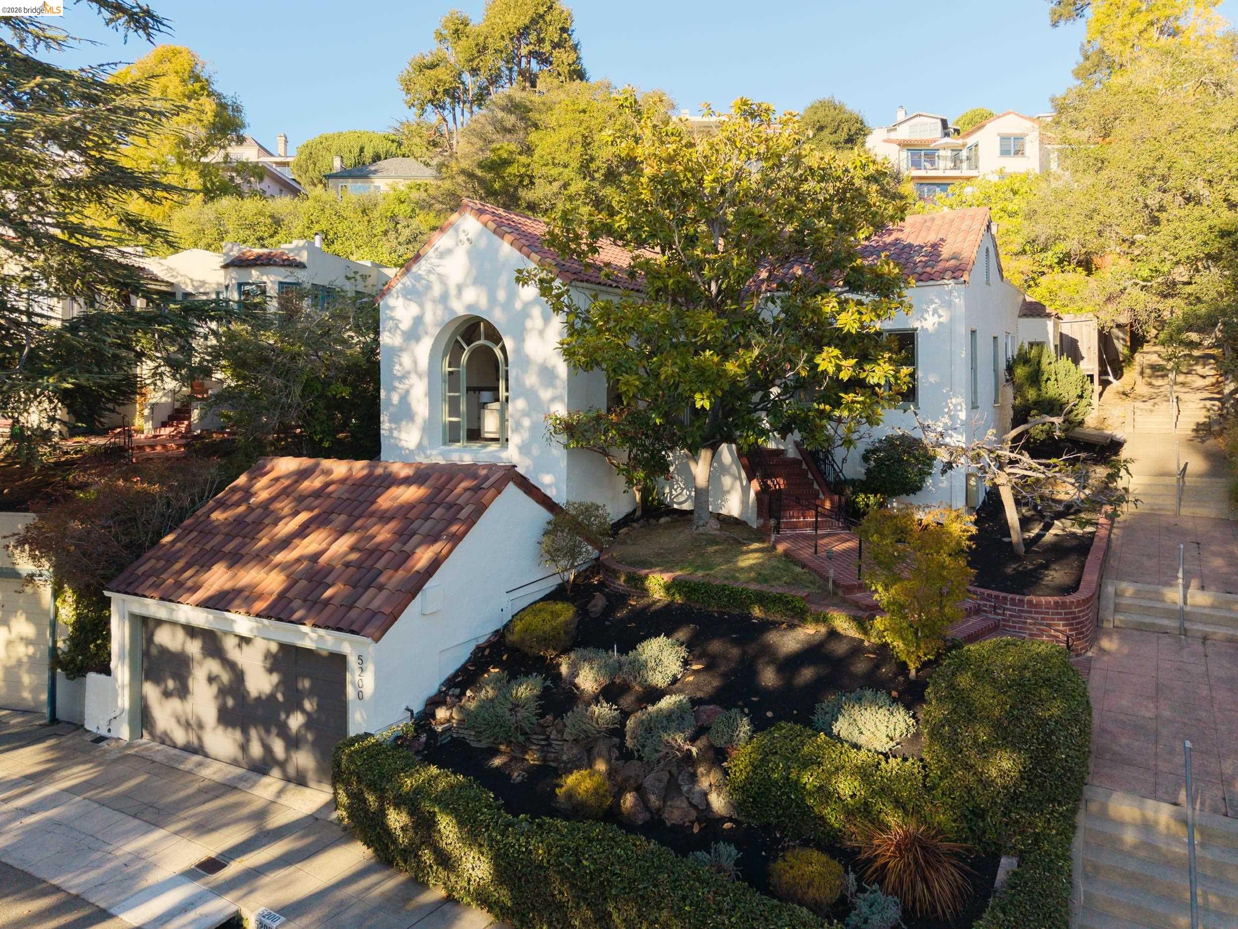 5200 Golden Gate Ave