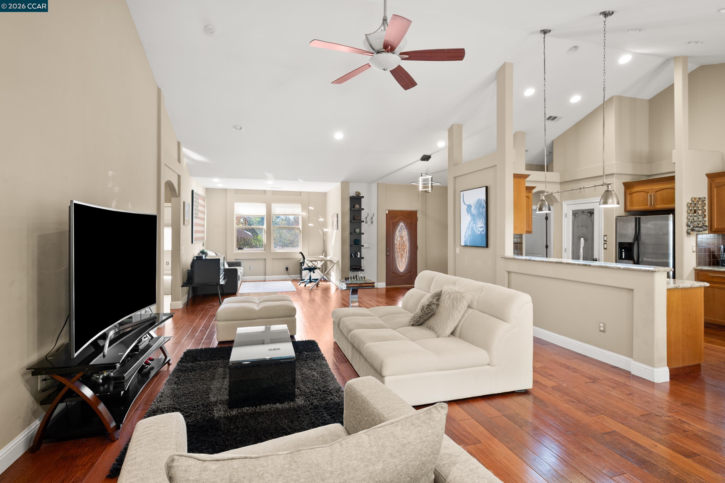 218 Smith Flat Rd