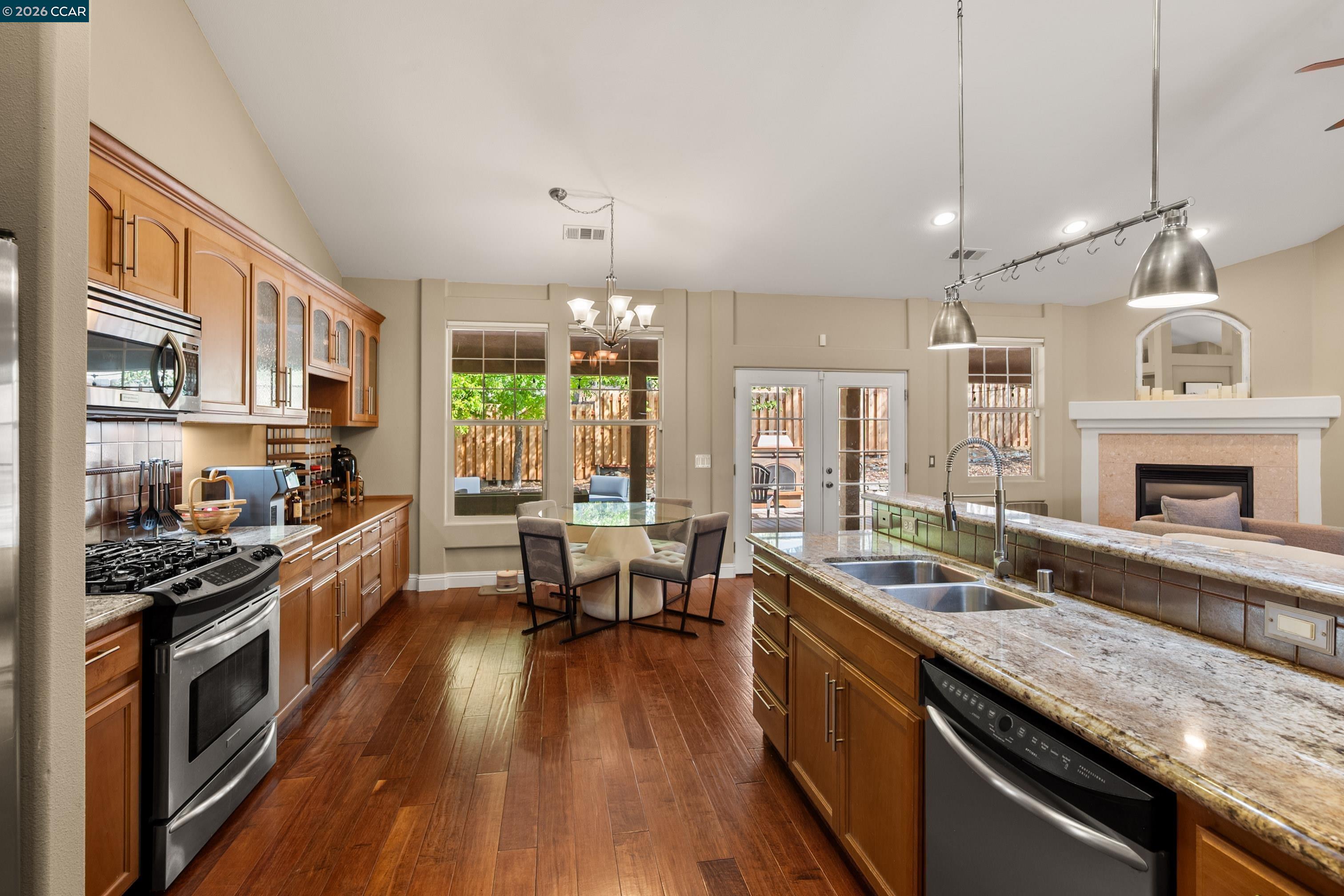 218 Smith Flat Rd