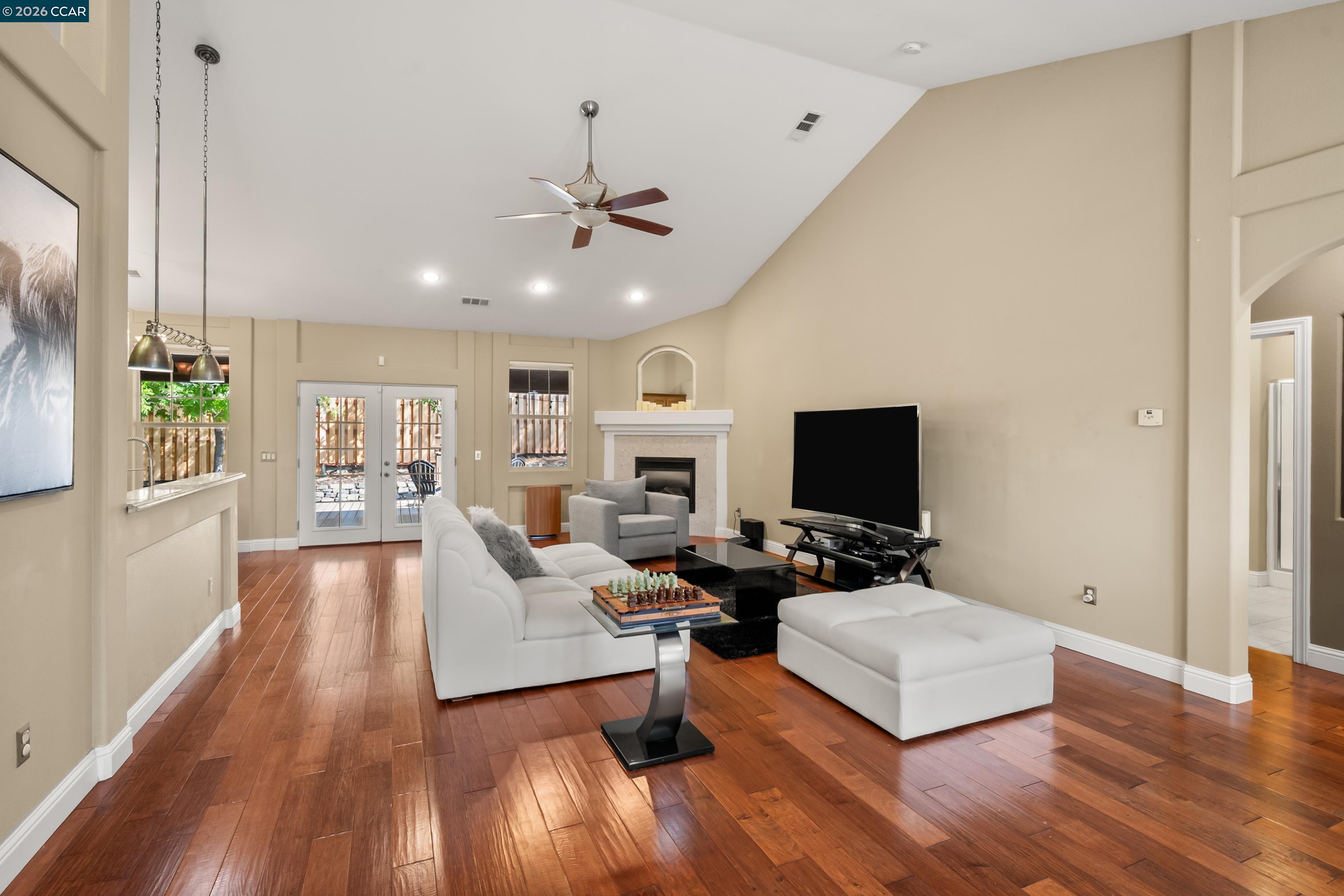 218 Smith Flat Rd