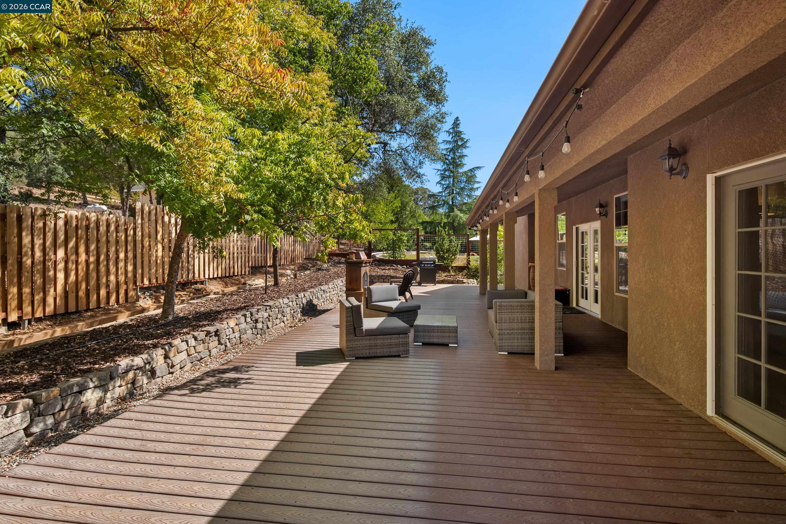 218 Smith Flat Rd