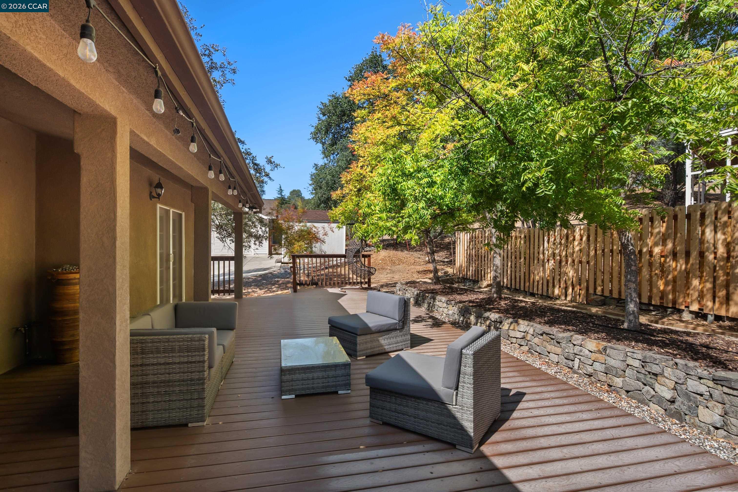 218 Smith Flat Rd