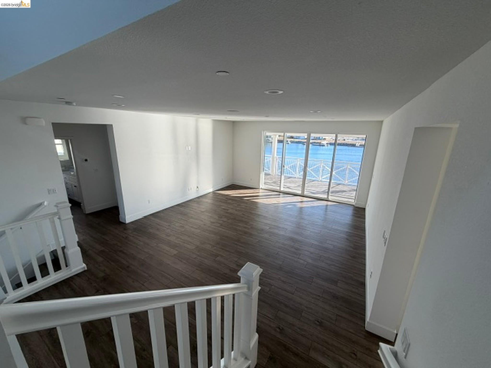 43 Edgewater Ct
