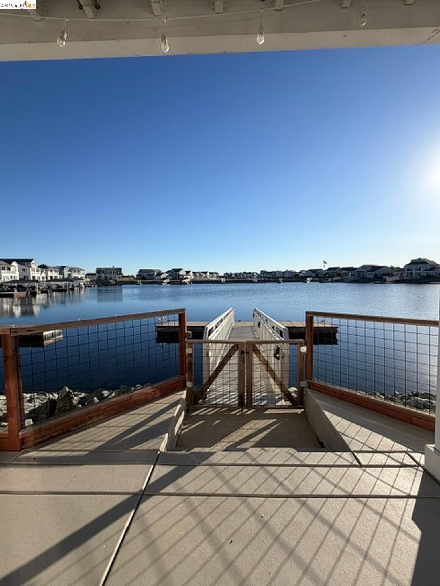 43 Edgewater Ct
