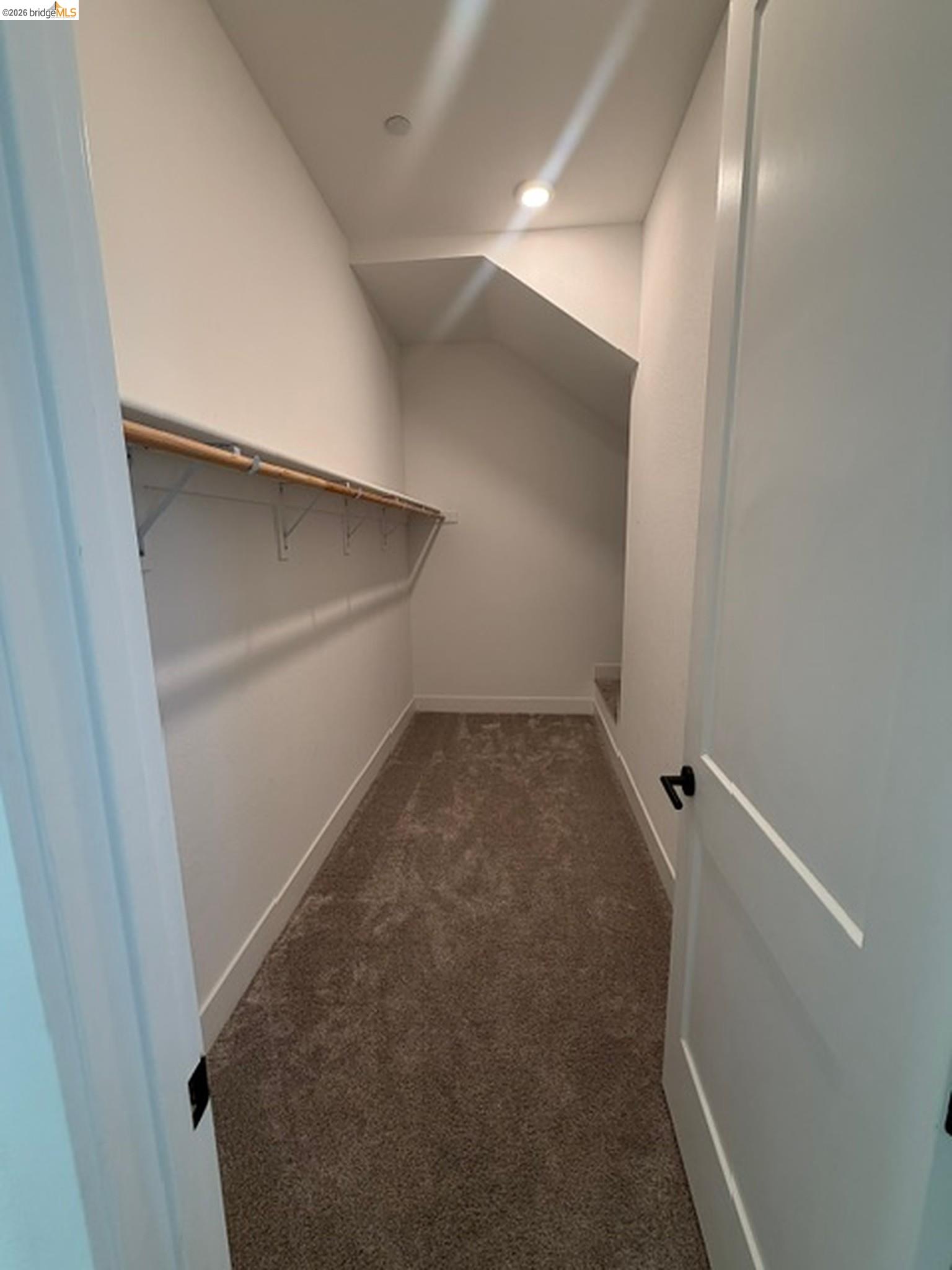 43 Edgewater Ct