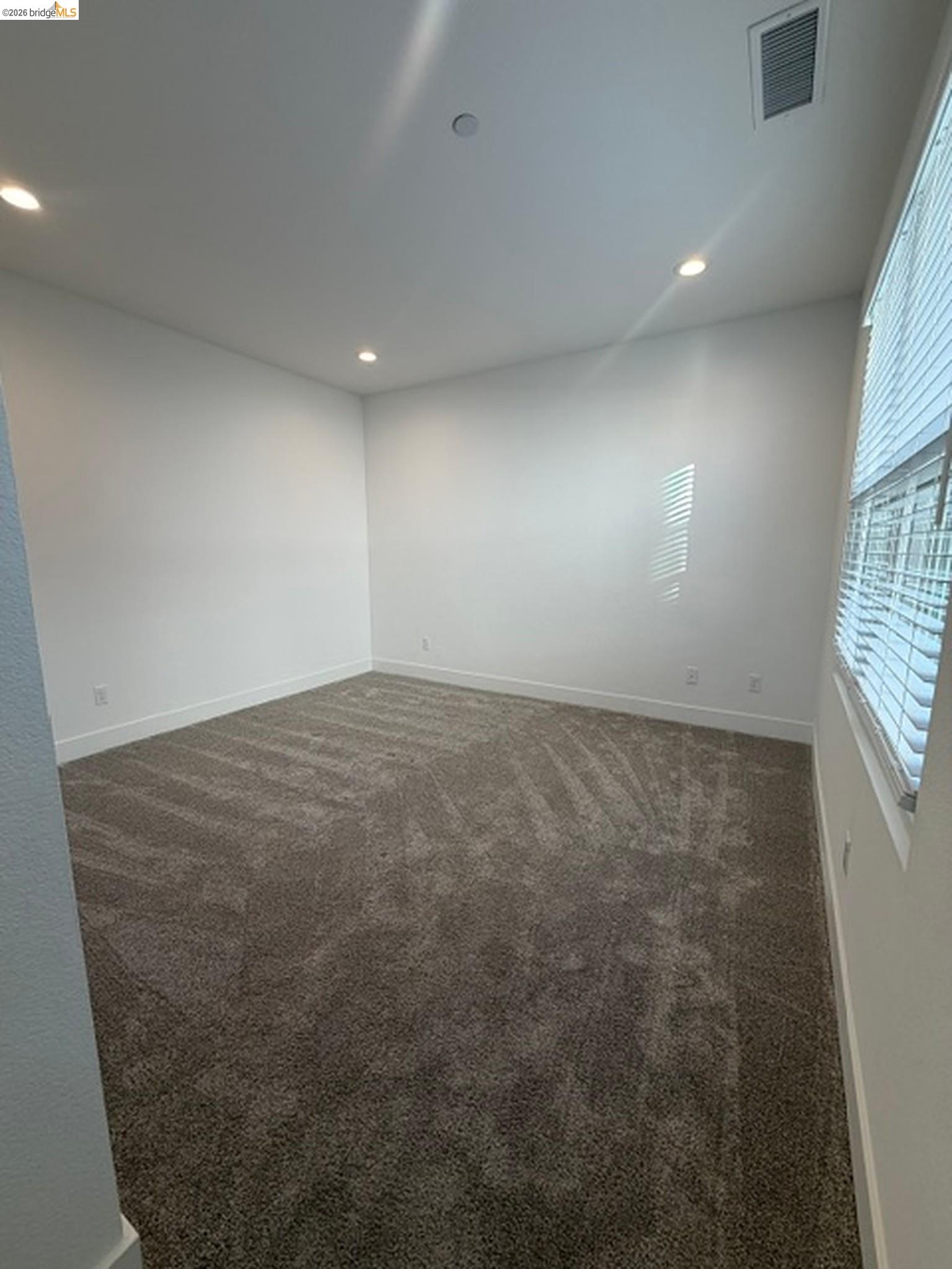 43 Edgewater Ct