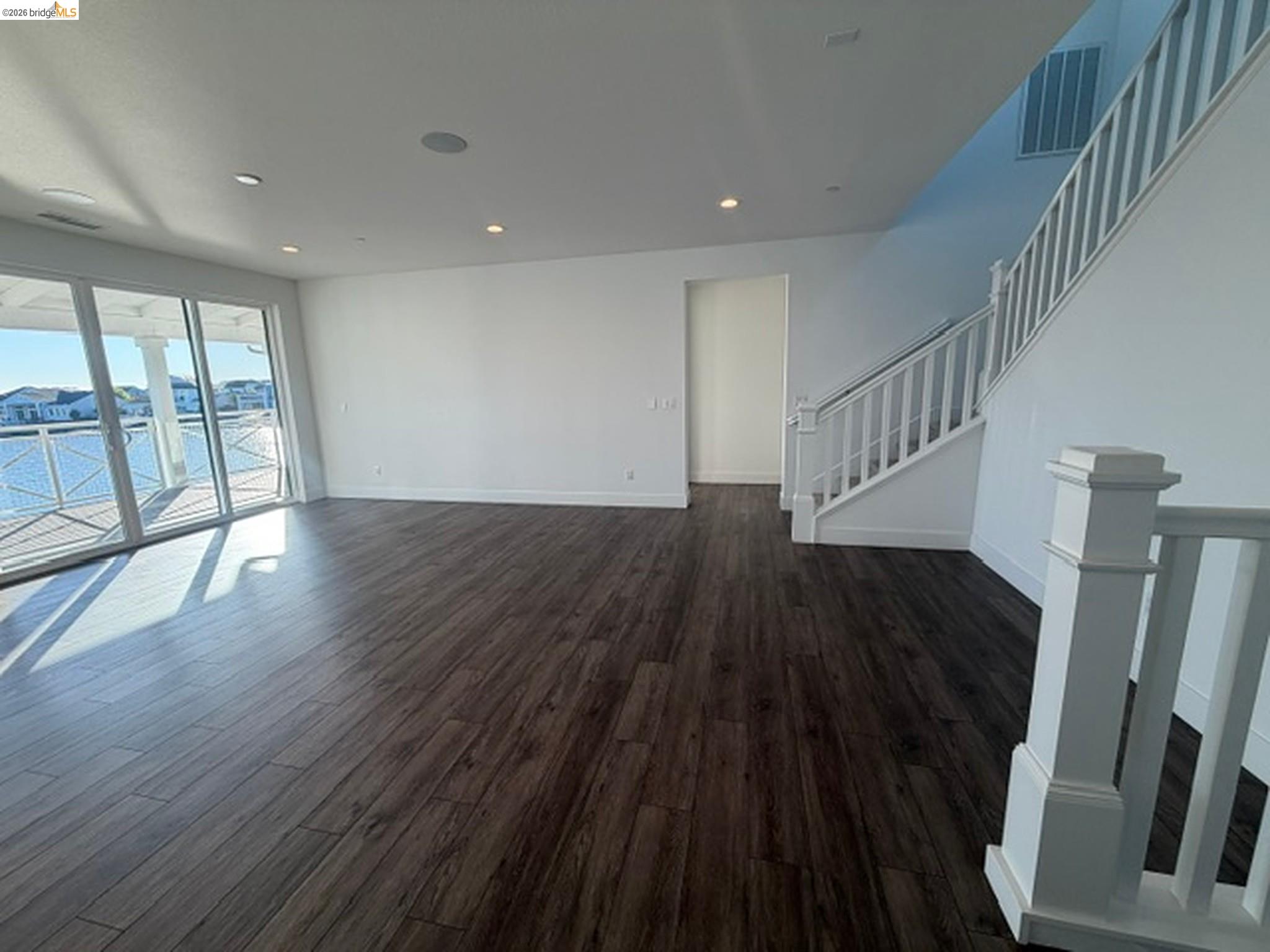 43 Edgewater Ct