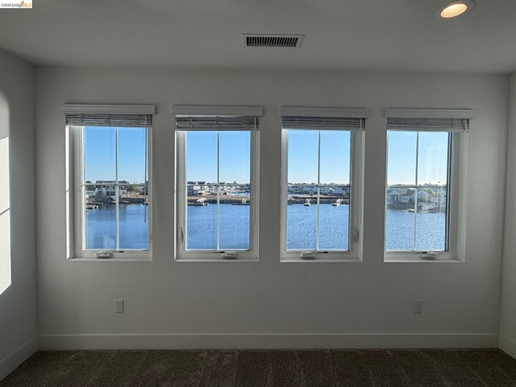 43 Edgewater Ct