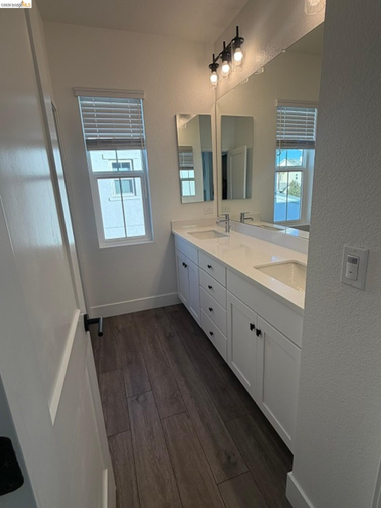 43 Edgewater Ct