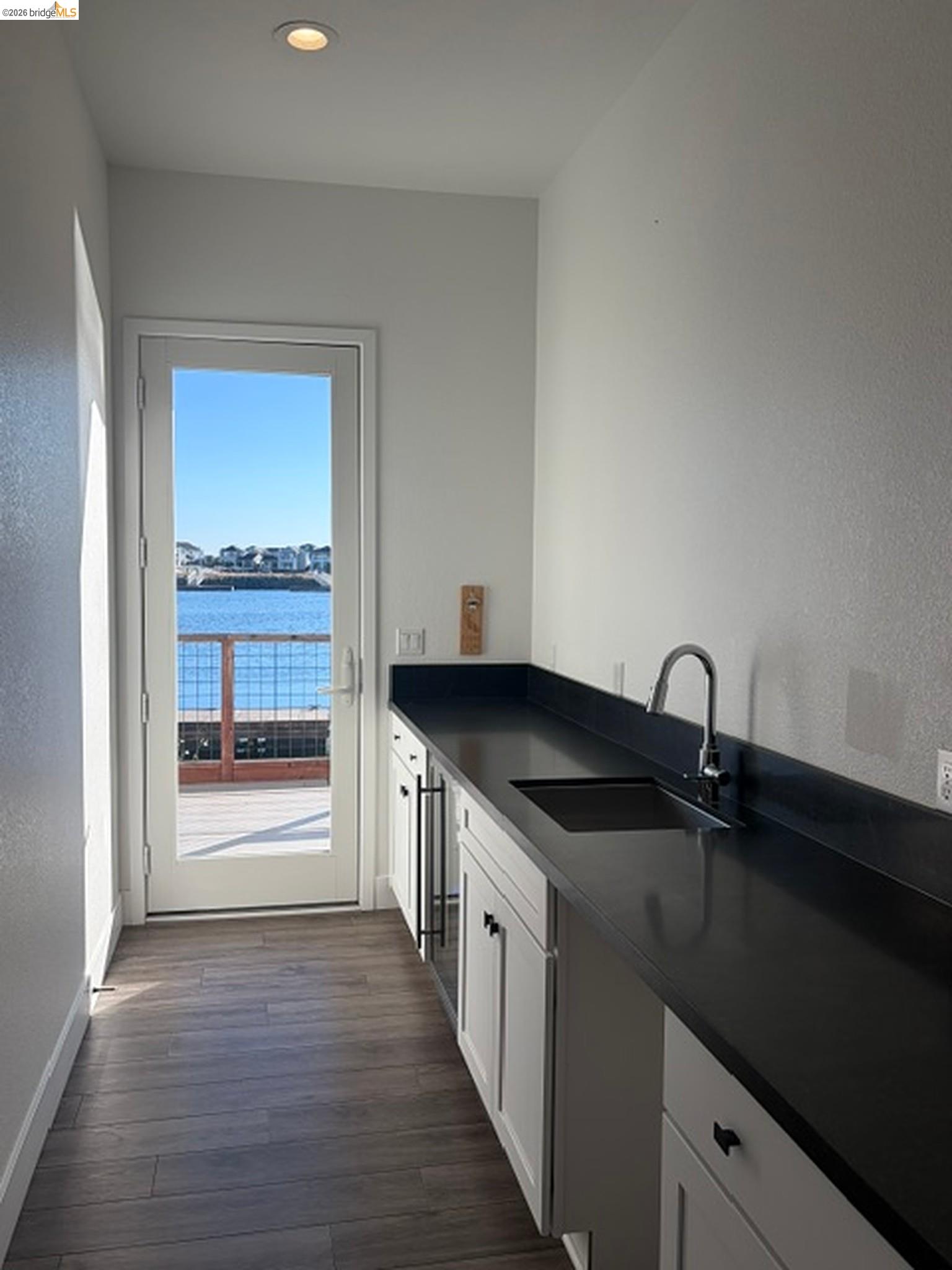 43 Edgewater Ct