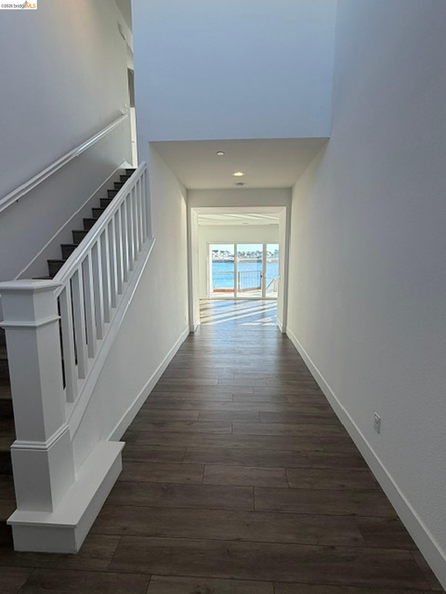 43 Edgewater Ct