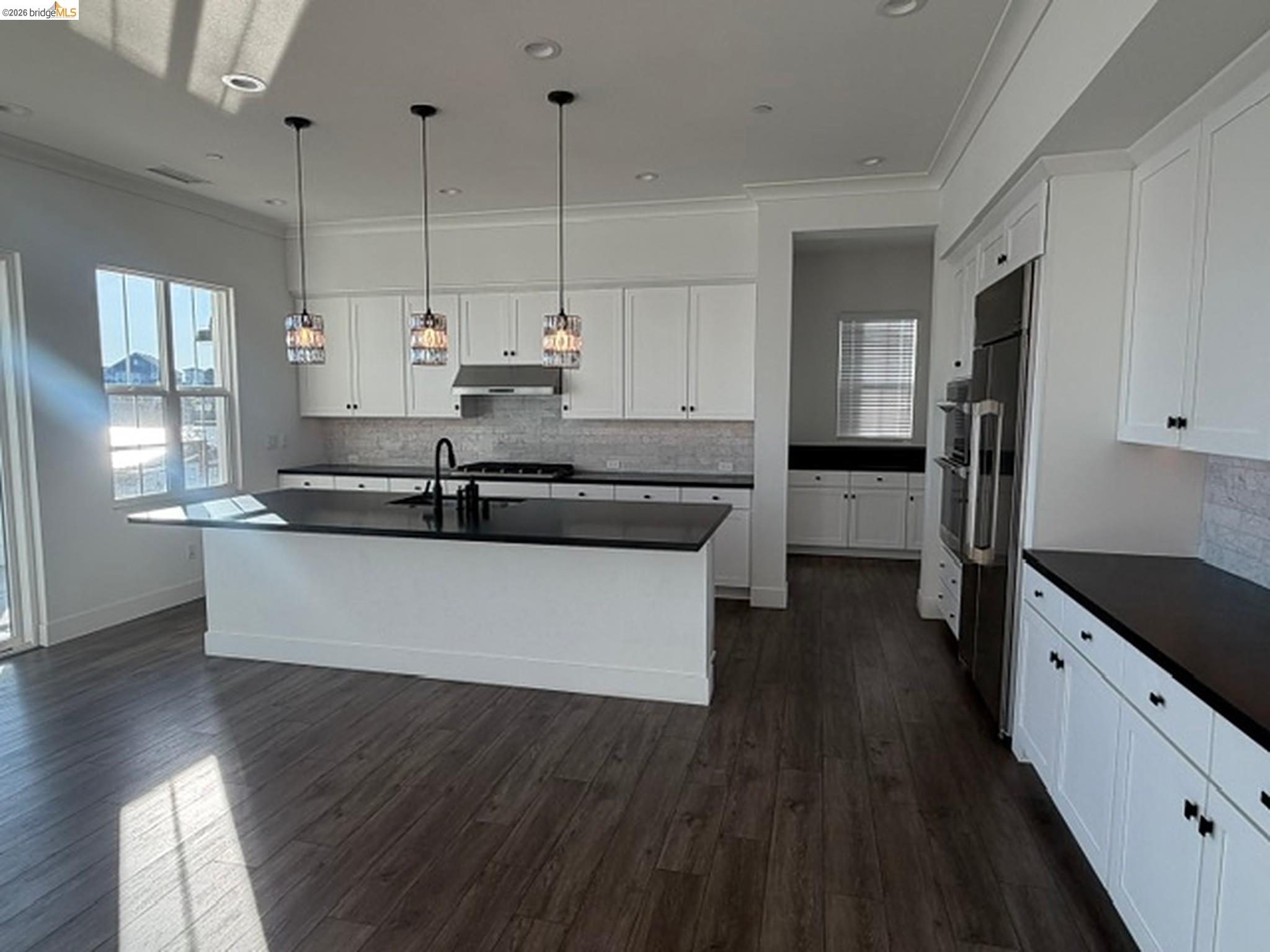 43 Edgewater Ct