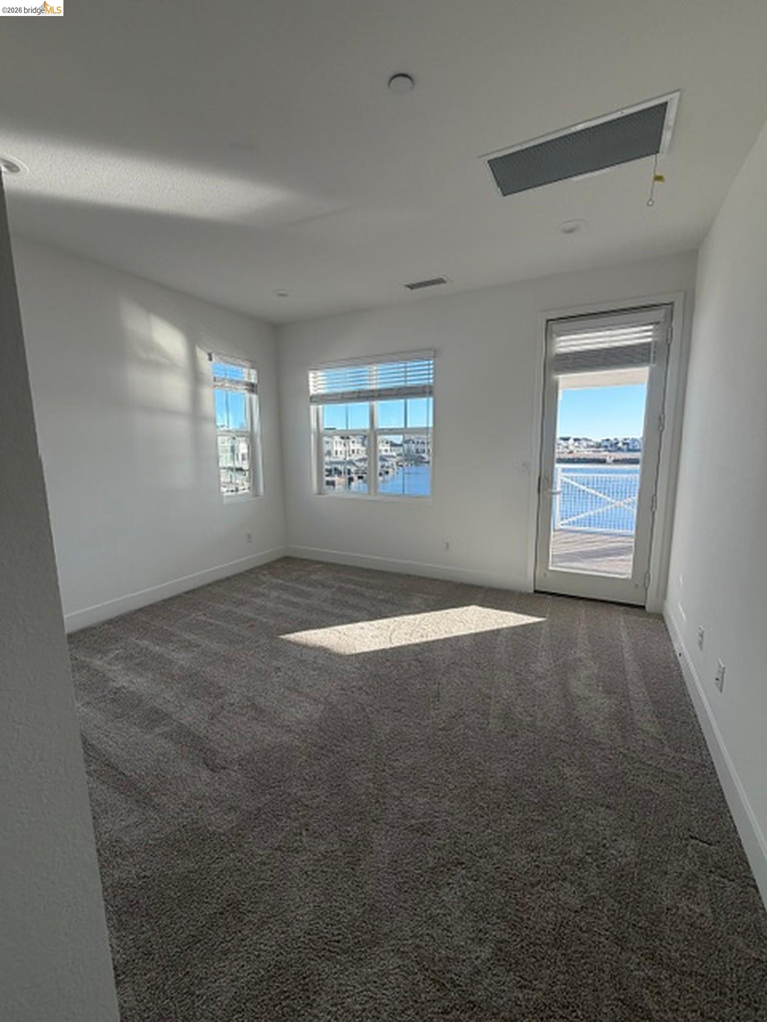 43 Edgewater Ct
