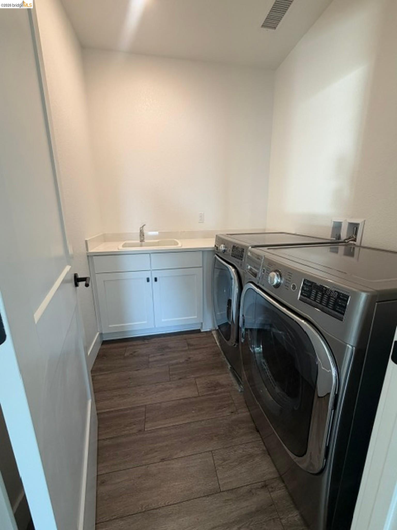 43 Edgewater Ct