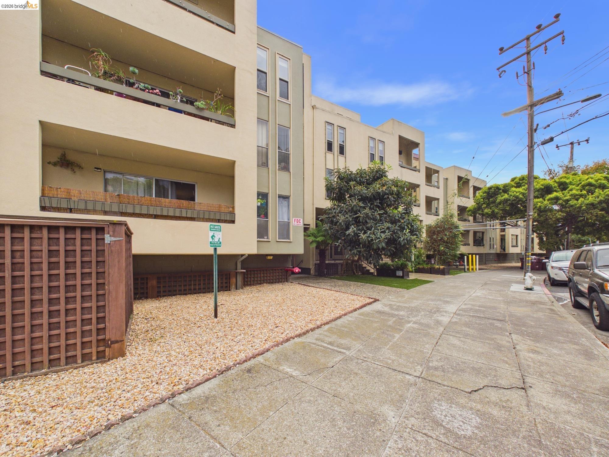 466 Crescent St # 114
