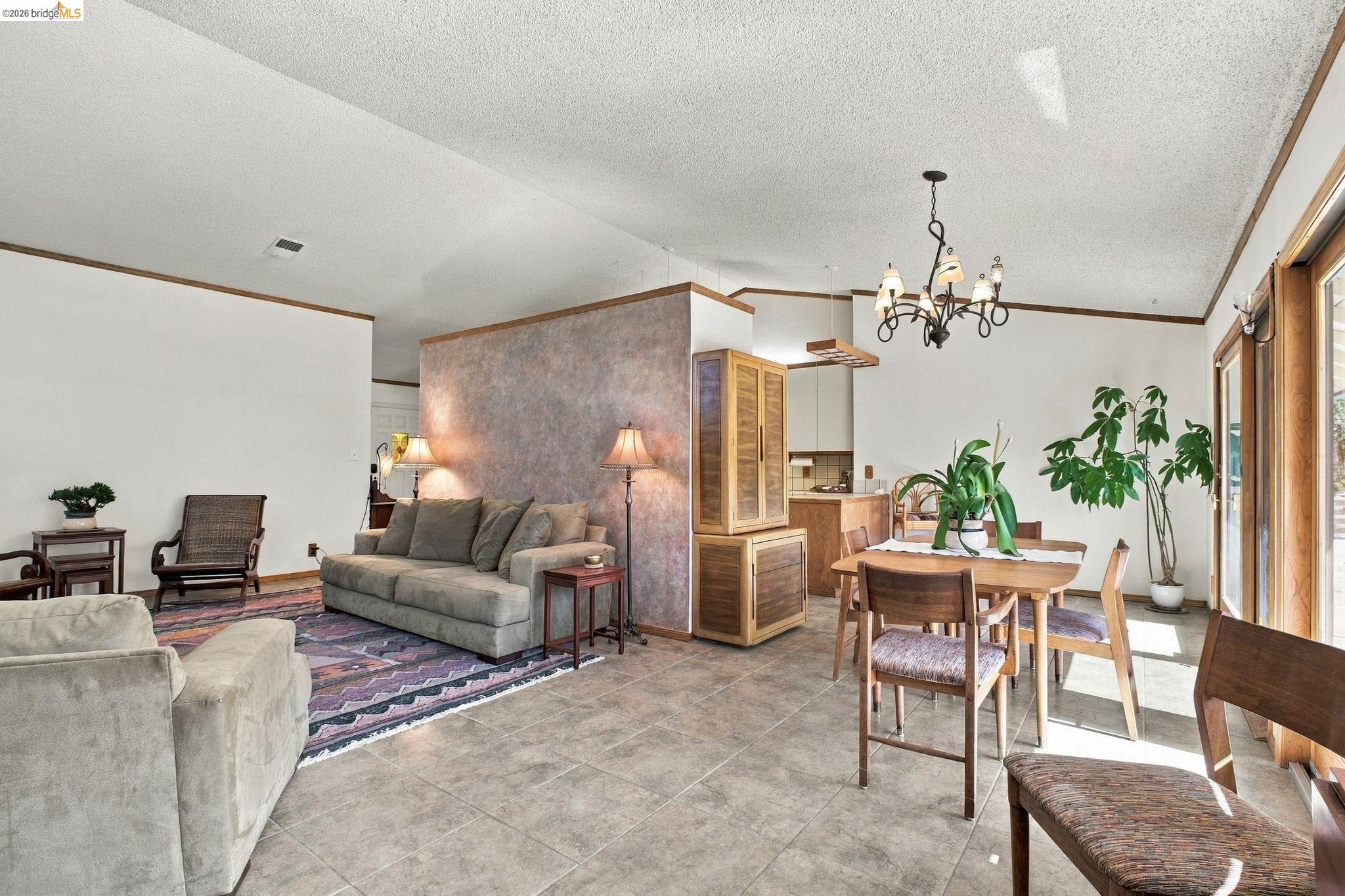 3421 Hackamore Dr