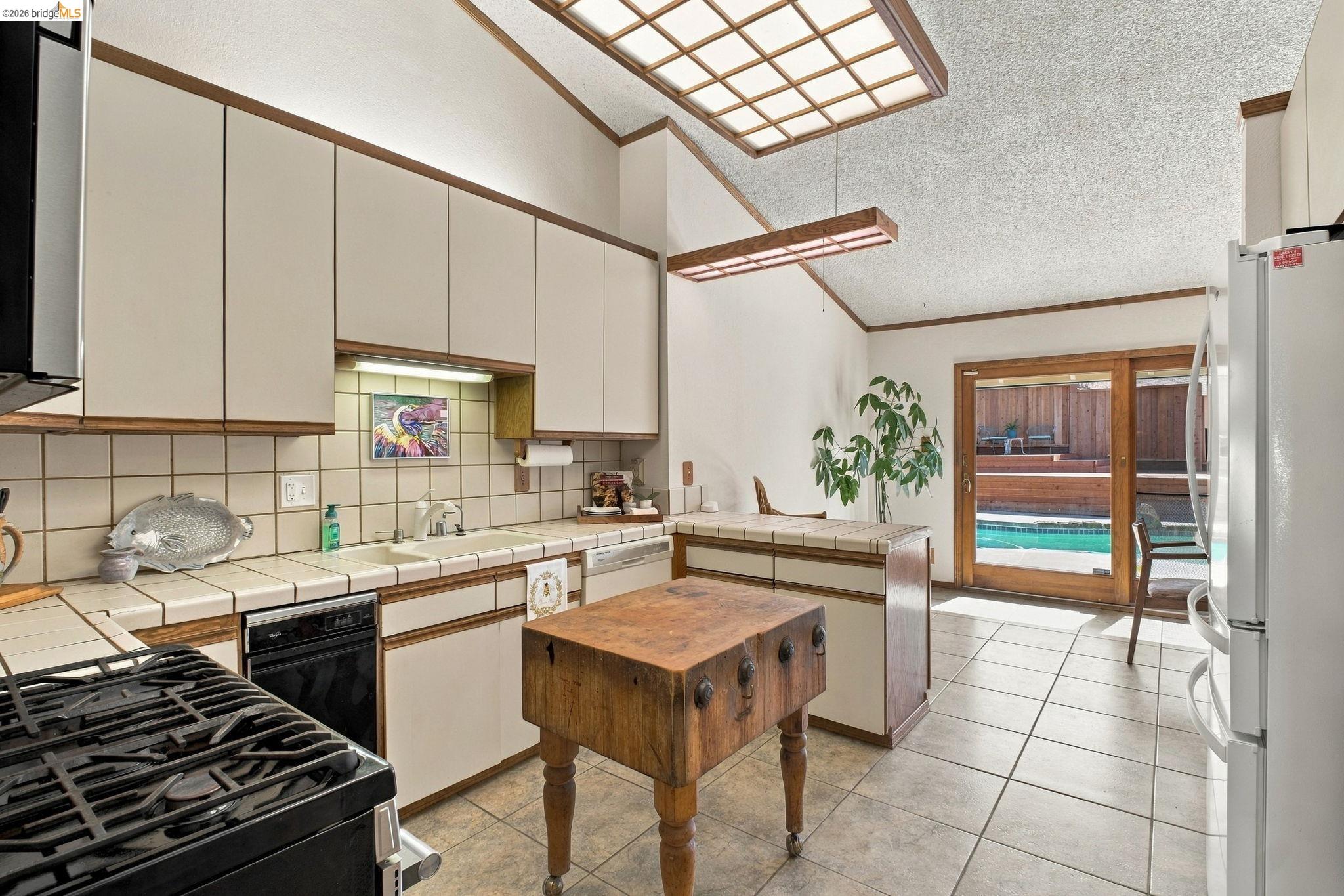 3421 Hackamore Dr