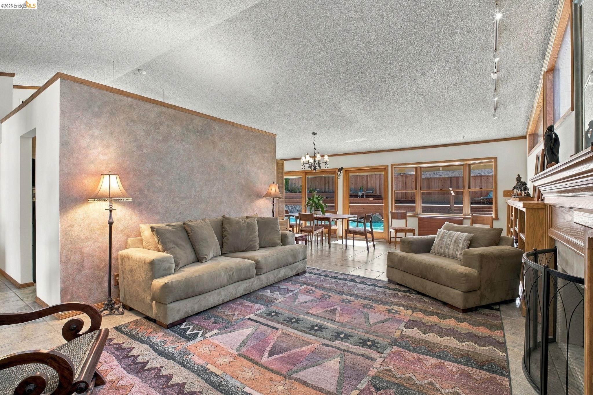 3421 Hackamore Dr