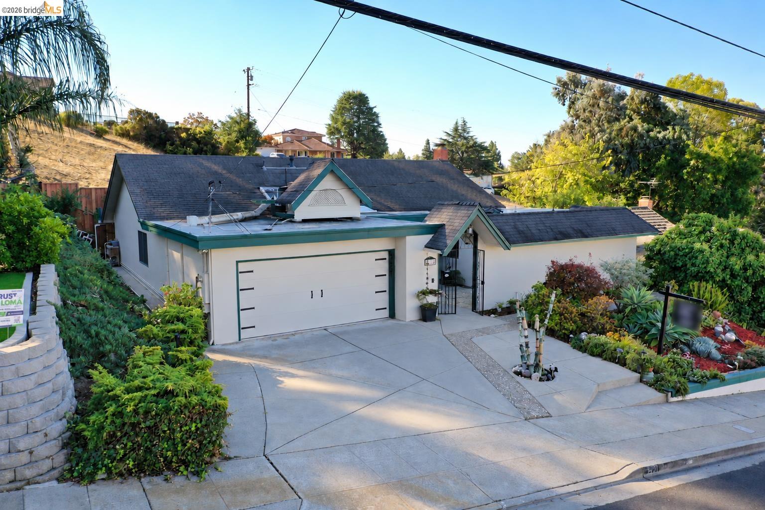 3421 Hackamore Dr