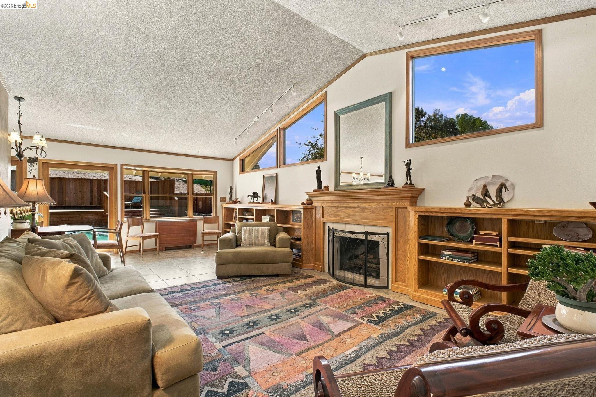 3421 Hackamore Dr