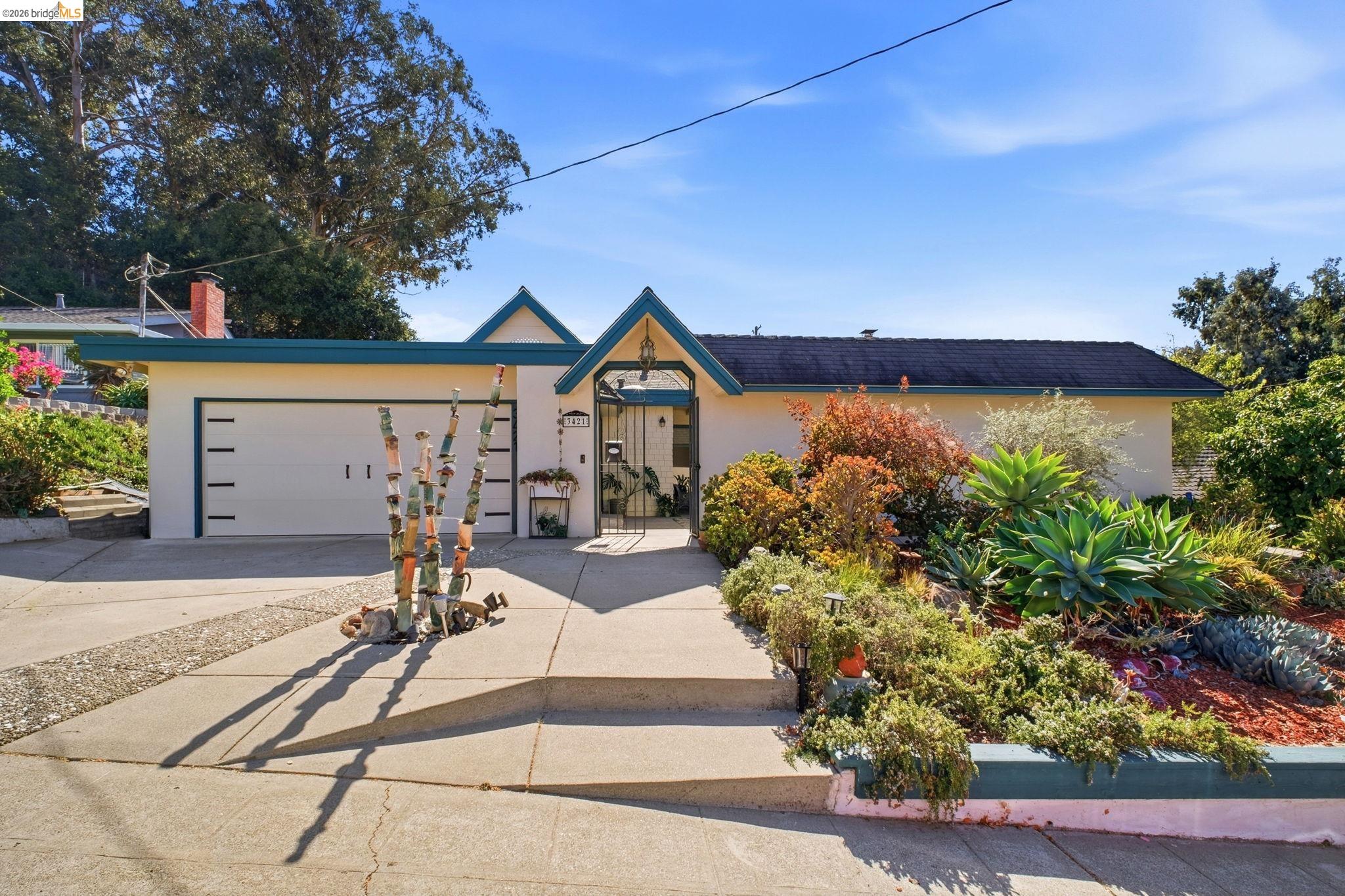 3421 Hackamore Dr