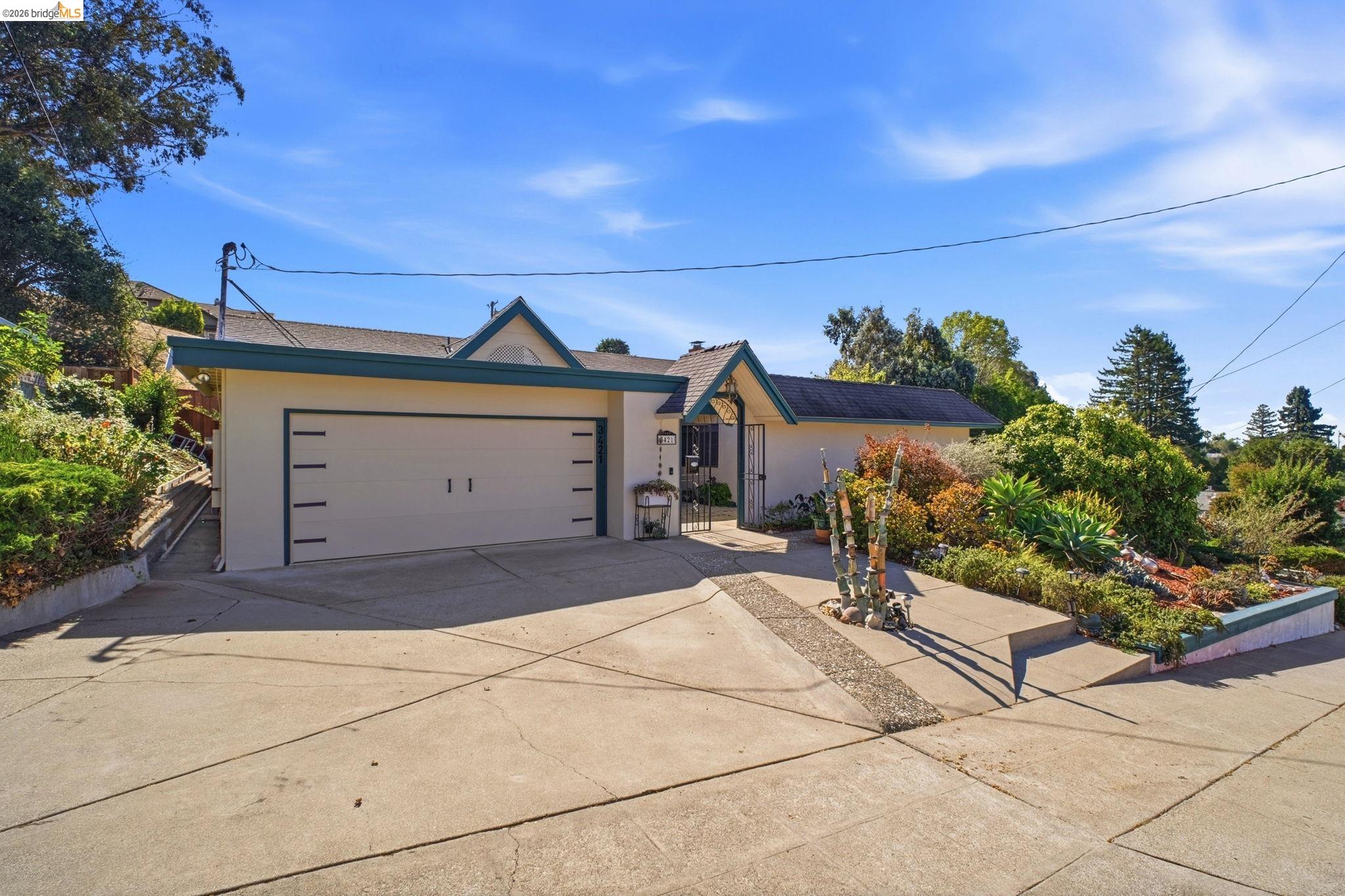 3421 Hackamore Dr
