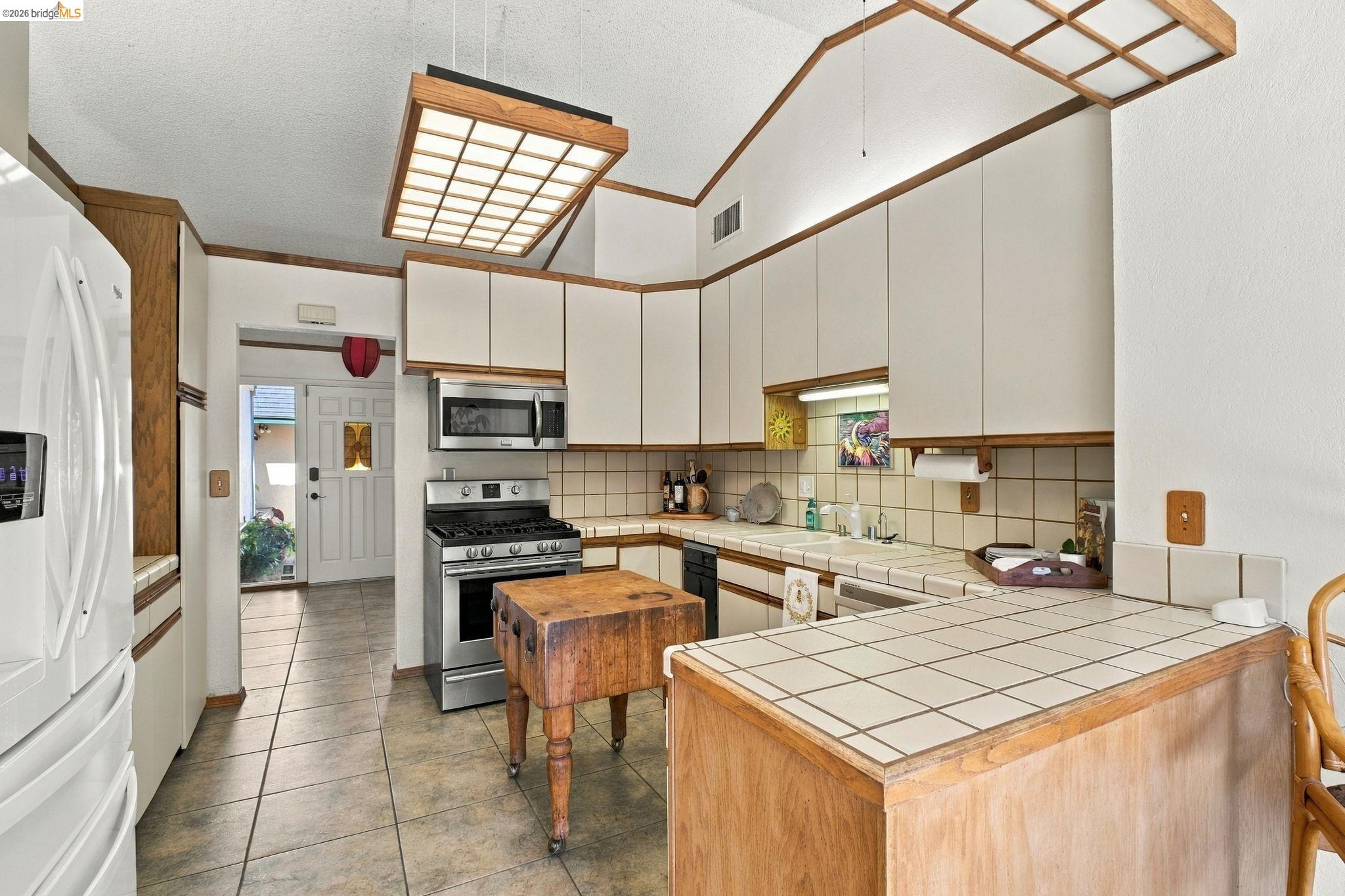 3421 Hackamore Dr