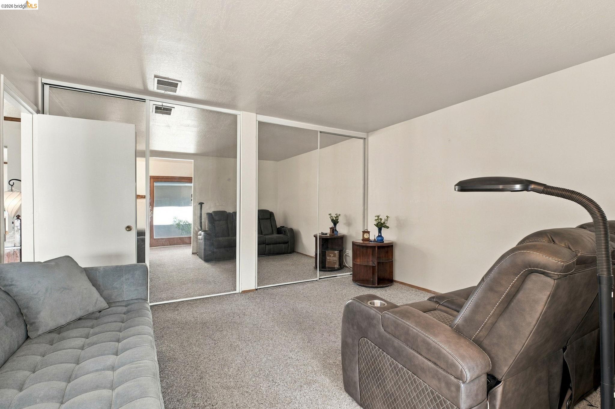 3421 Hackamore Dr