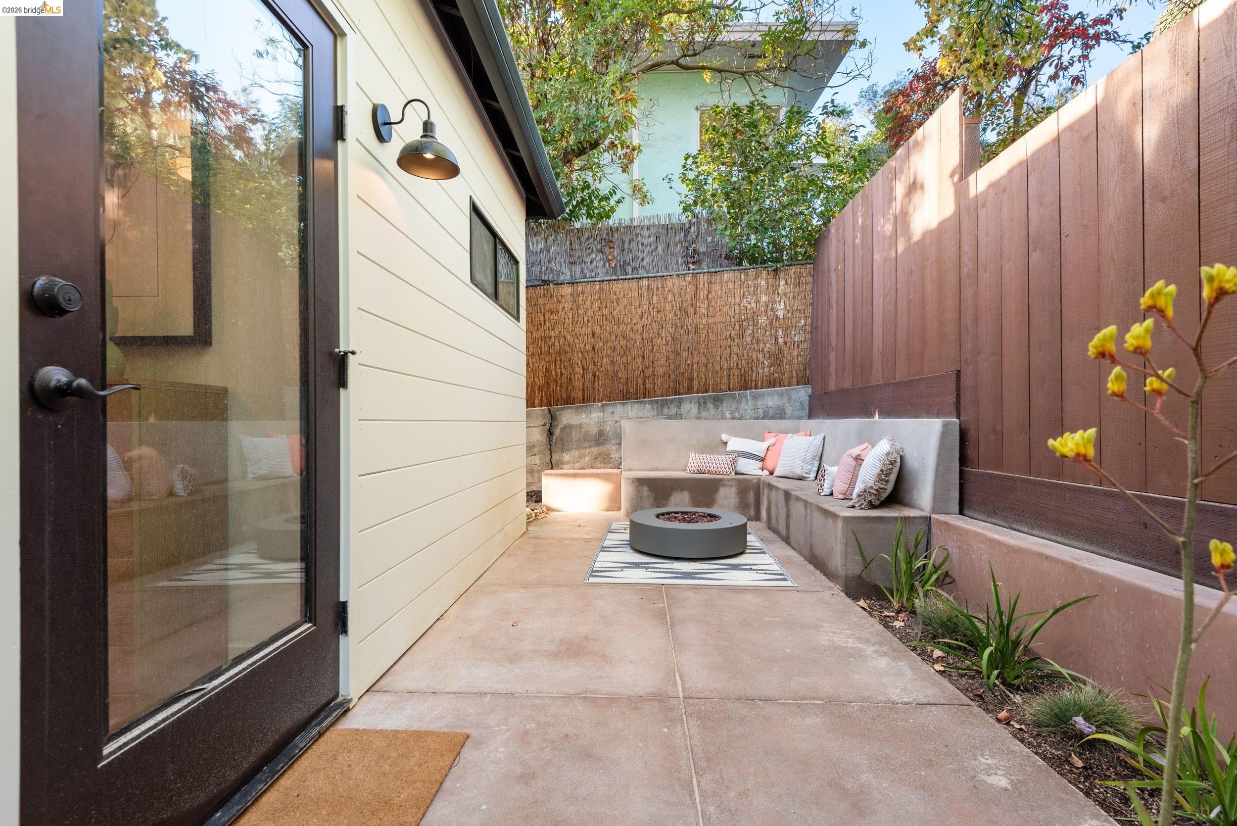 594 Kenmore Ave