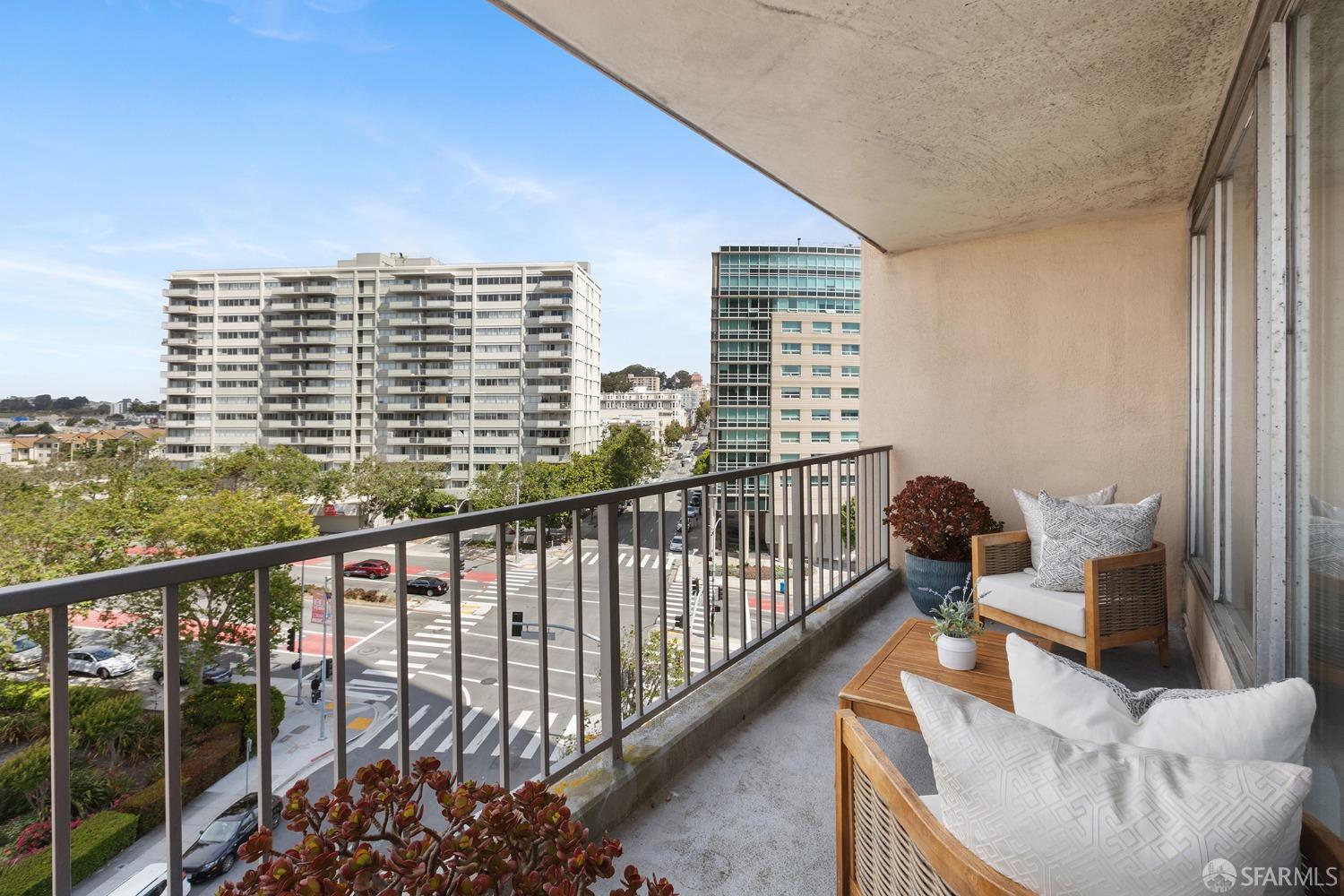 1200 Gough Street # 5F
