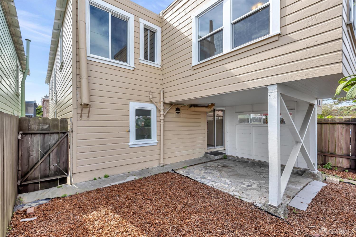 50 Nantucket Avenue