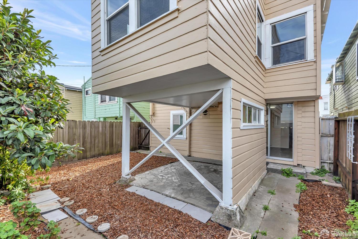 50 Nantucket Avenue
