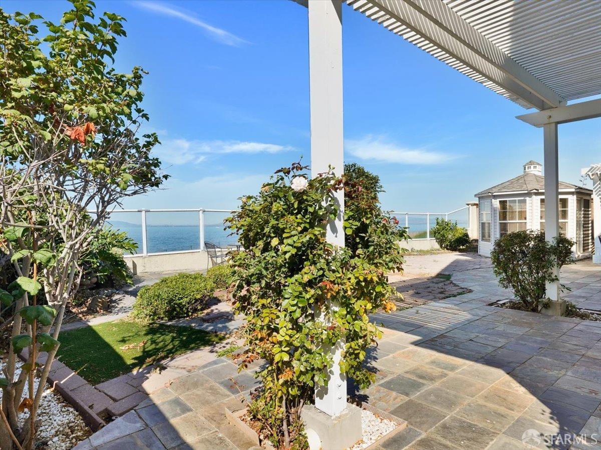 1081 Rock Harbor Point