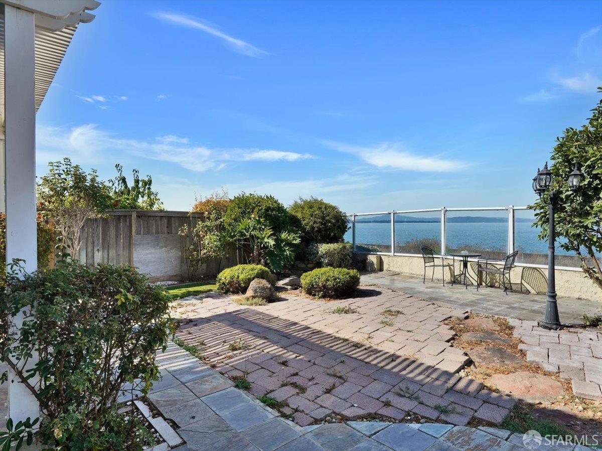 1081 Rock Harbor Point